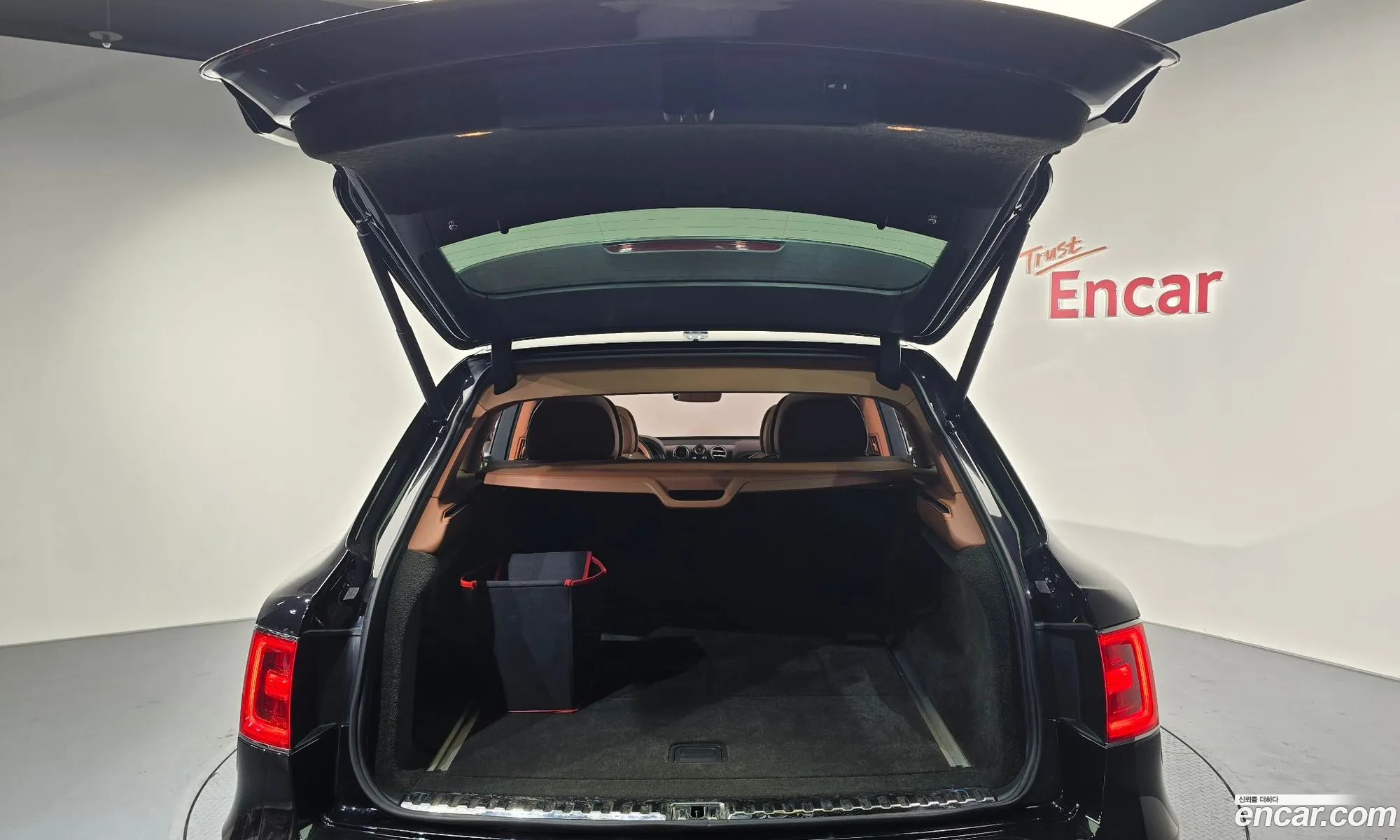 Bentley Bentayga 2018 SJAAC14VRHJJDJDJD — 2