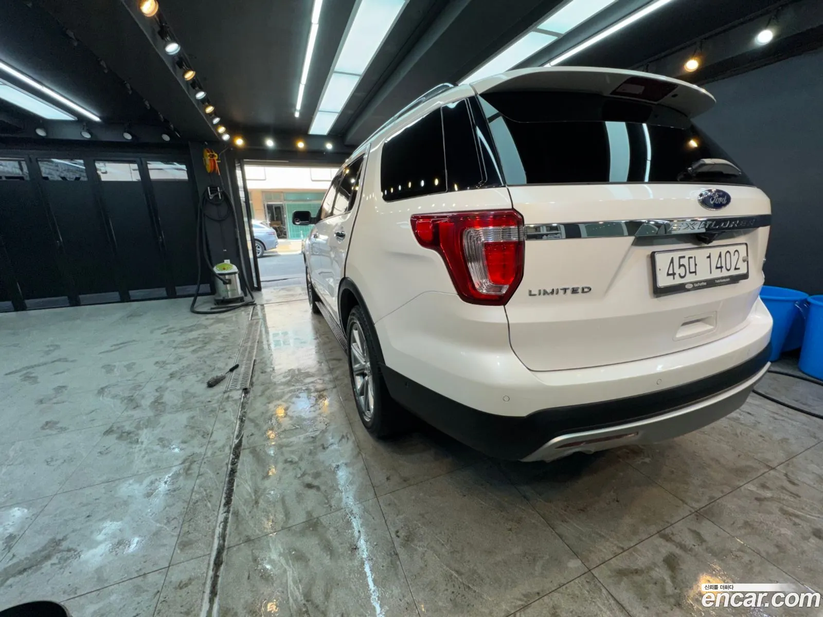Ford Explorer 2017 — 18