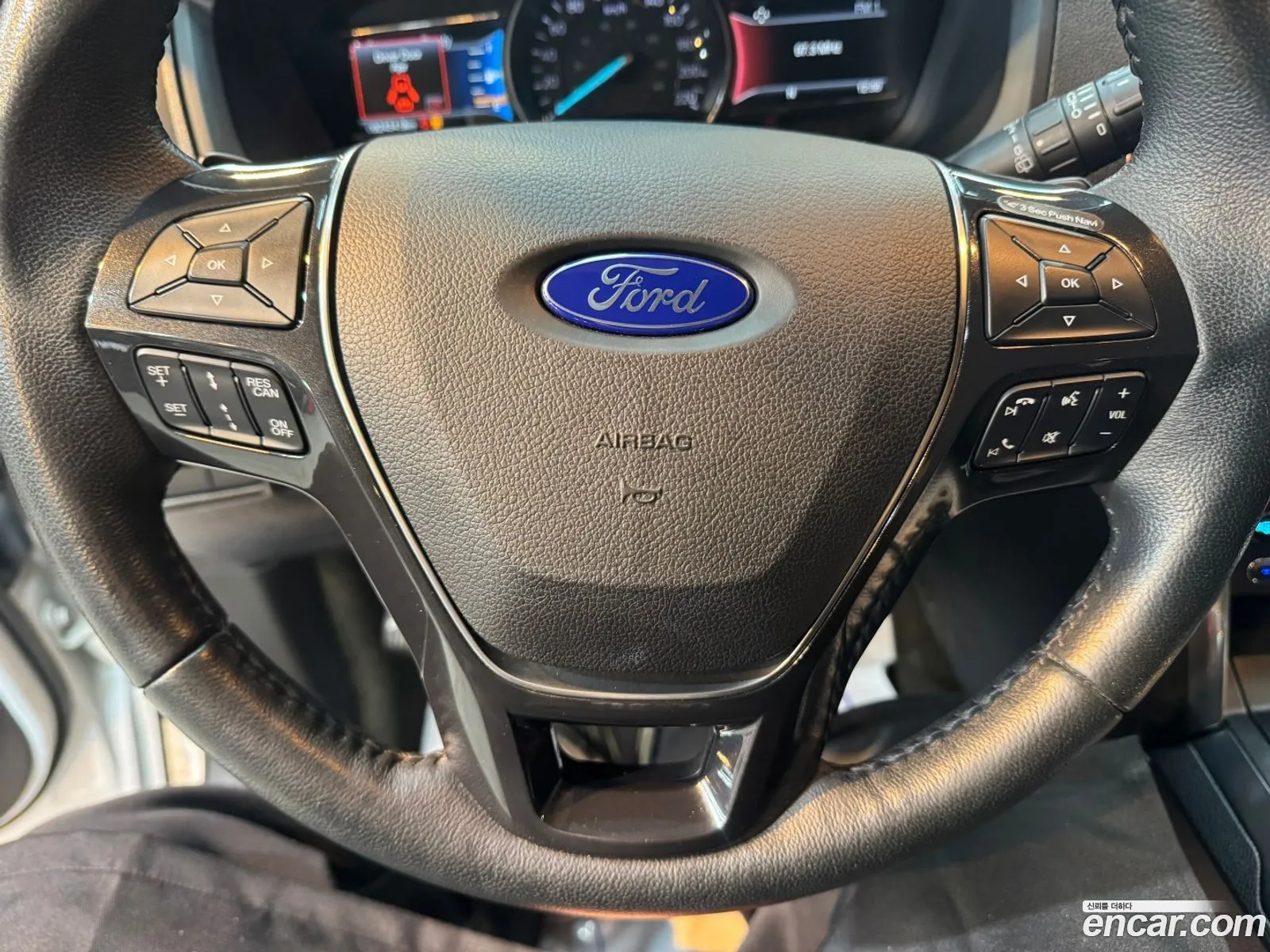 Ford Explorer 2017 — 17