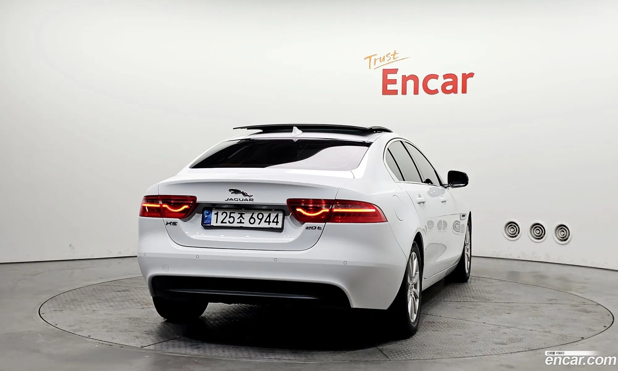 Jaguar XE 2015 — 3