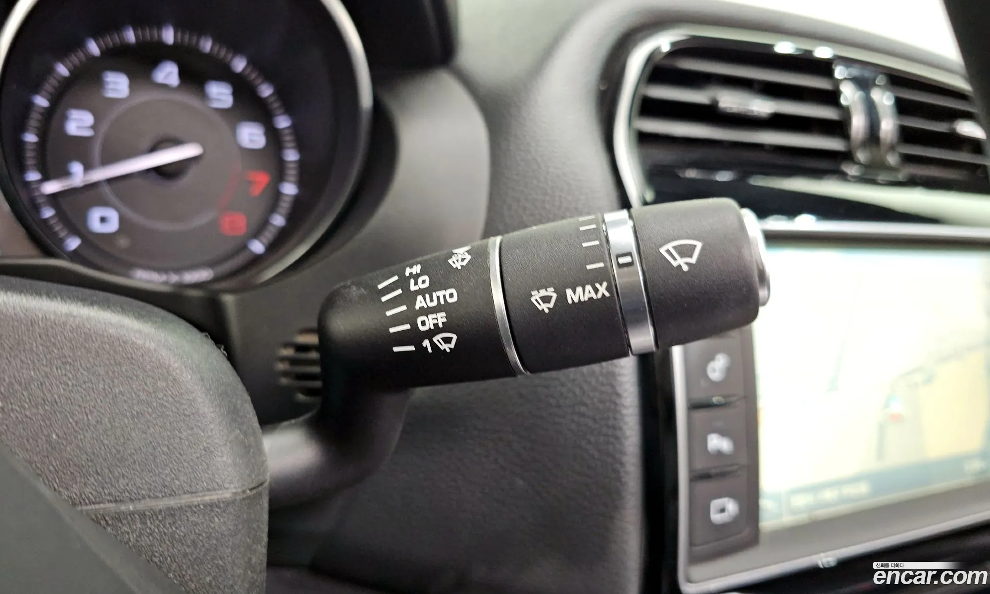 Jaguar XE 2015 — 10