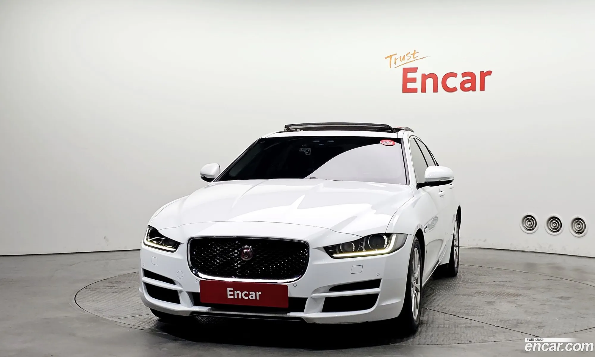 Jaguar XE 2015 — 18