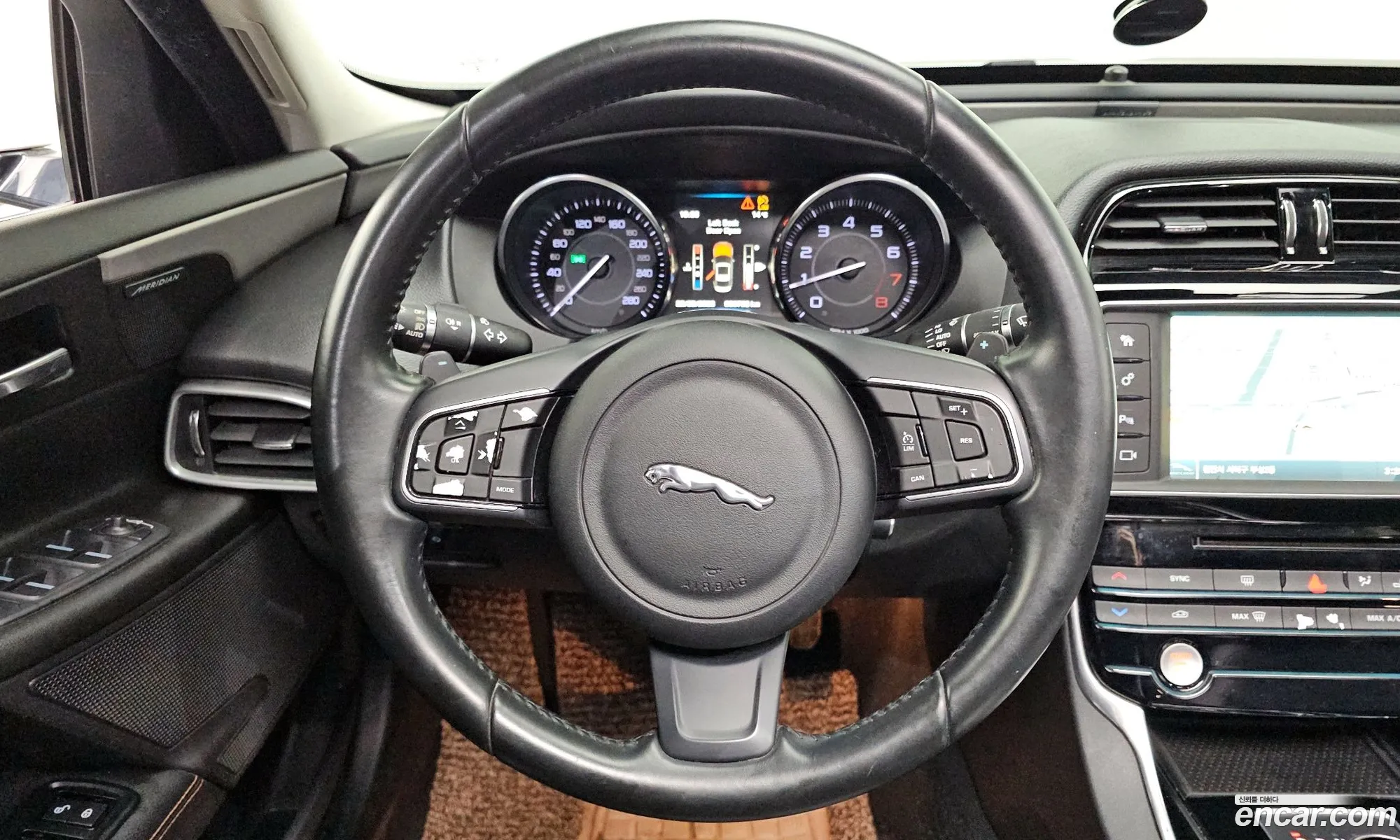 Jaguar XE 2015 — 11