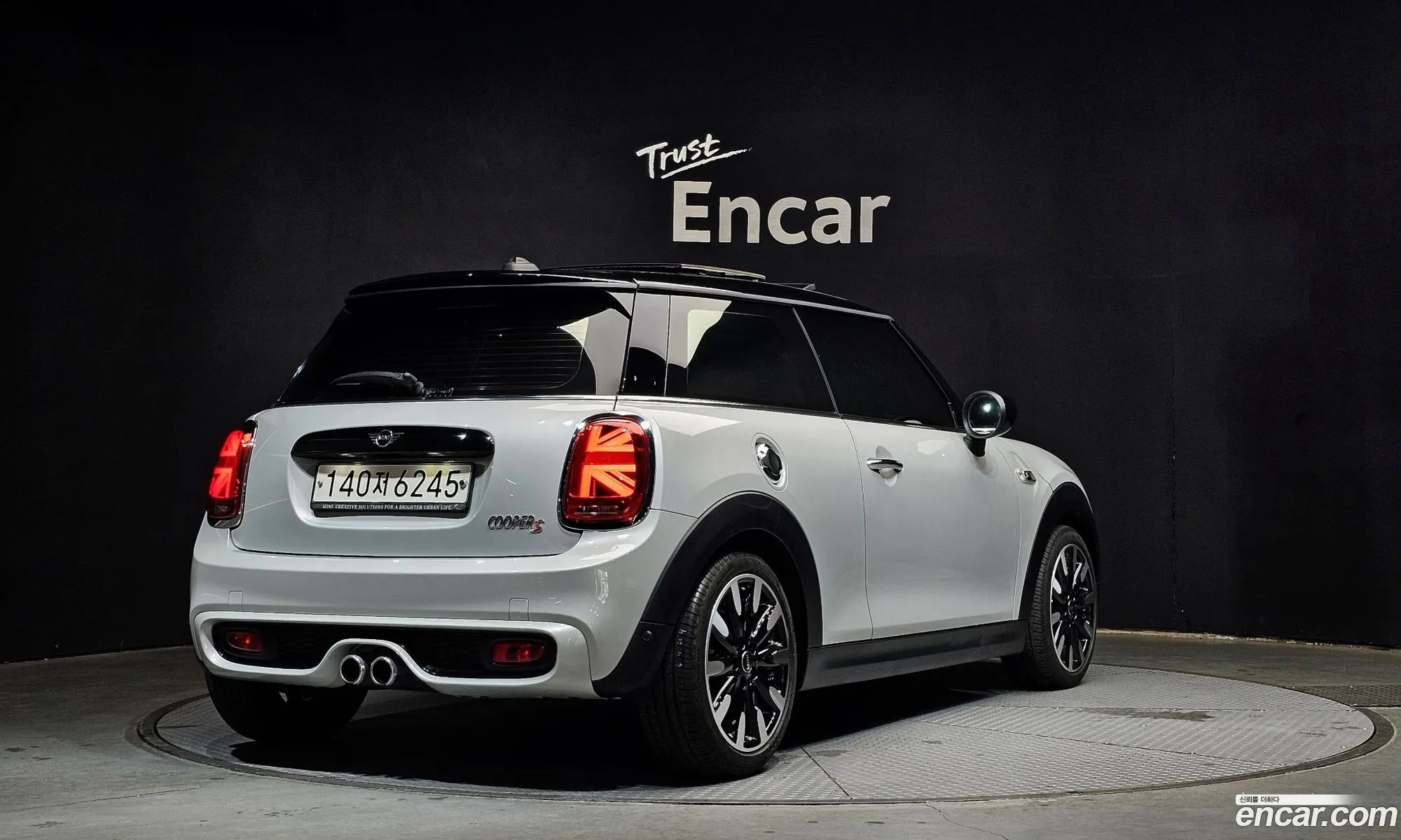 Mini Cooper S 2019 WMWXY7105L2L84281 — 4