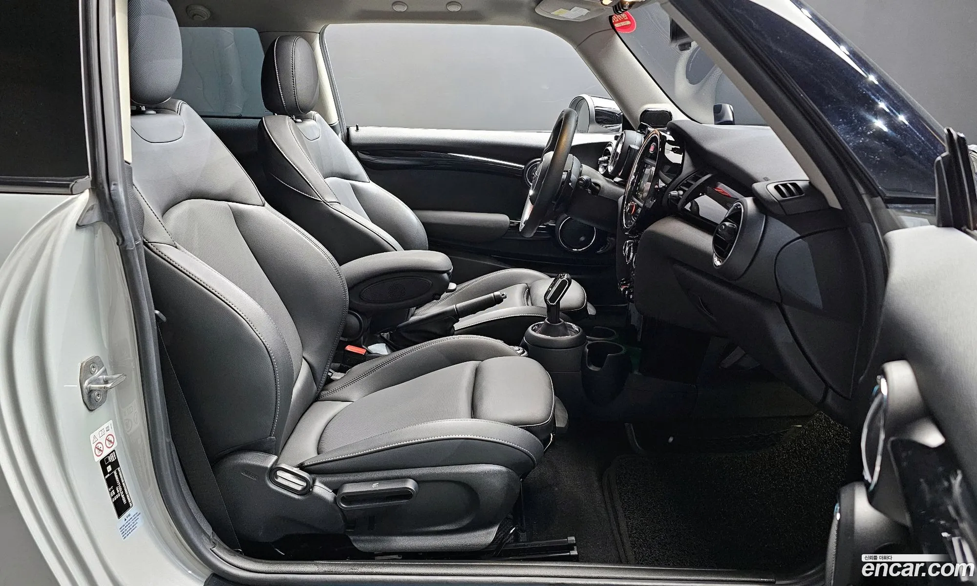 Mini Cooper S 2019 WMWXY7105L2L84281 — 17