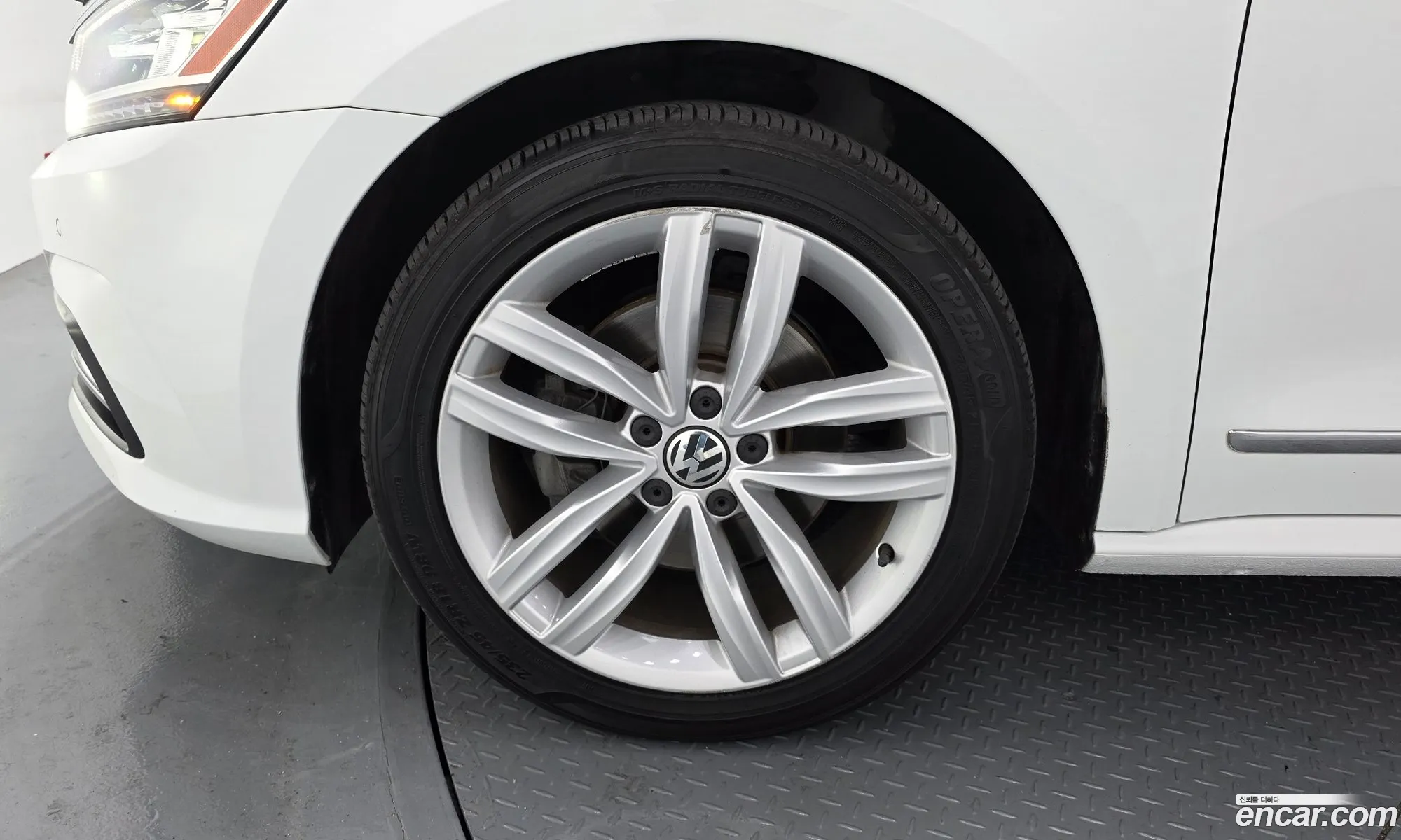 Volkswagen Passat 2018 — 14