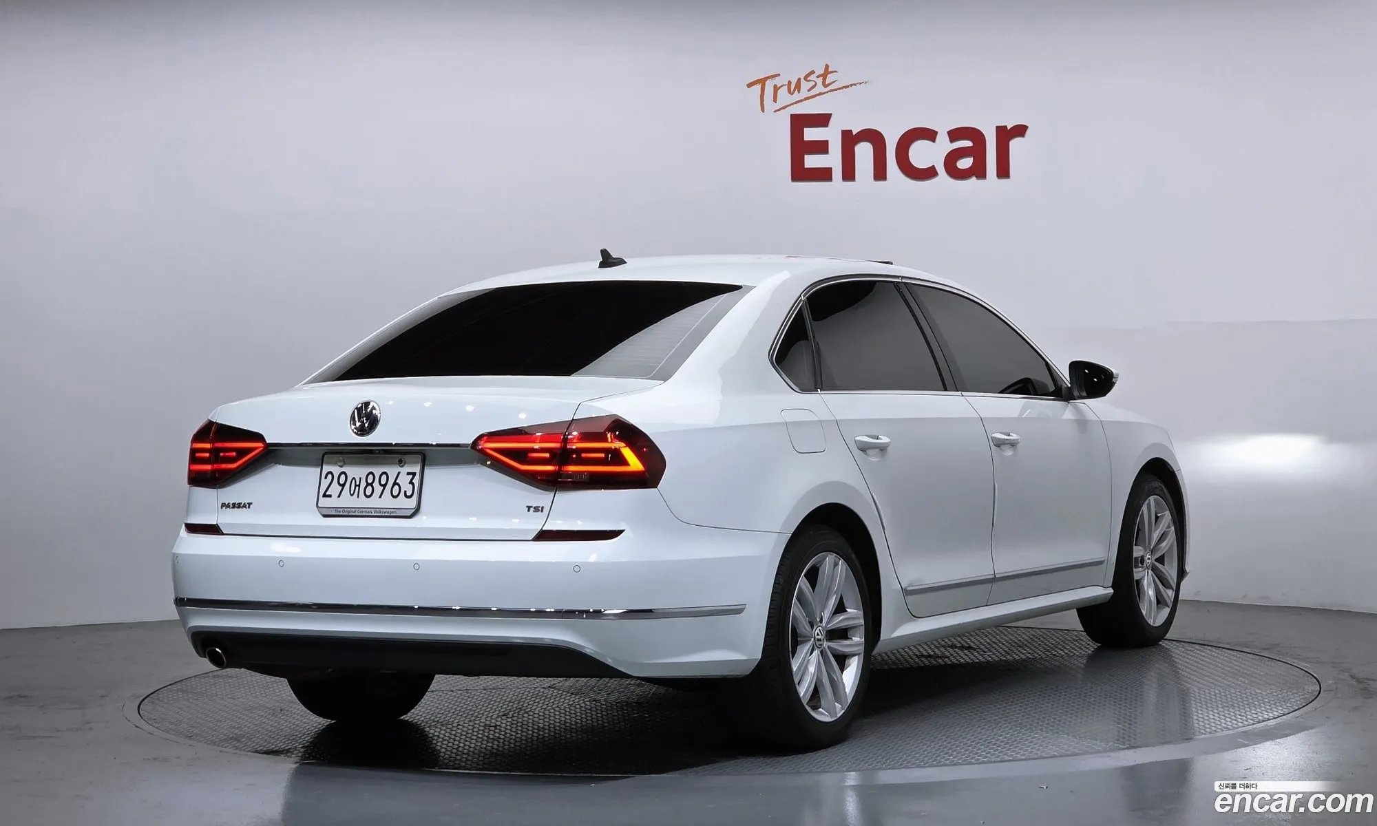 Volkswagen Passat 2018 — 18