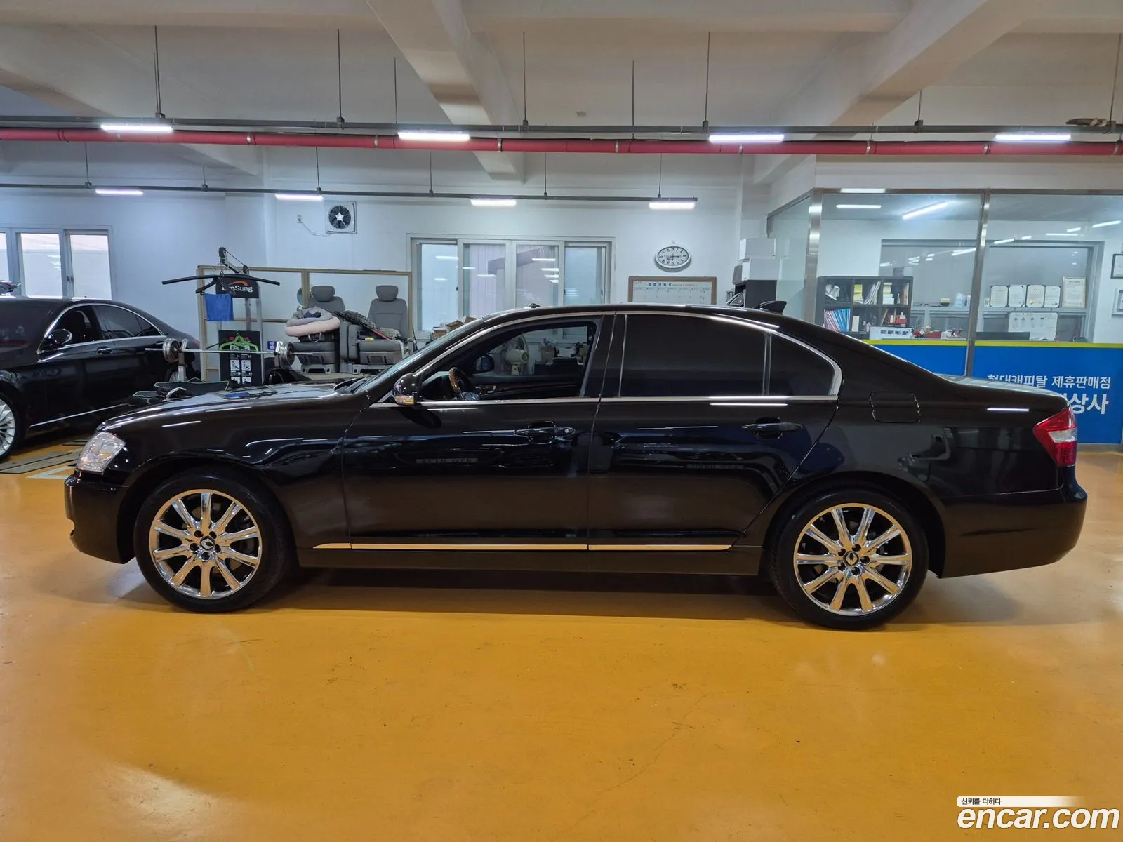 KG Mobility (SsangYong) Chairman W 2010 — 11