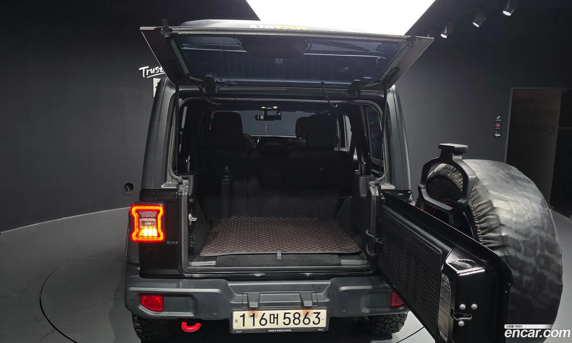 Jeep Wrangler 2020 — 18