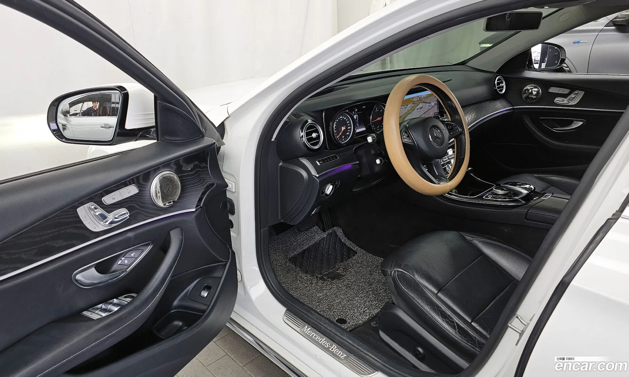 Mercedes-Benz E-Class W213 2017 WDDZF0EB9HA249036 — 2