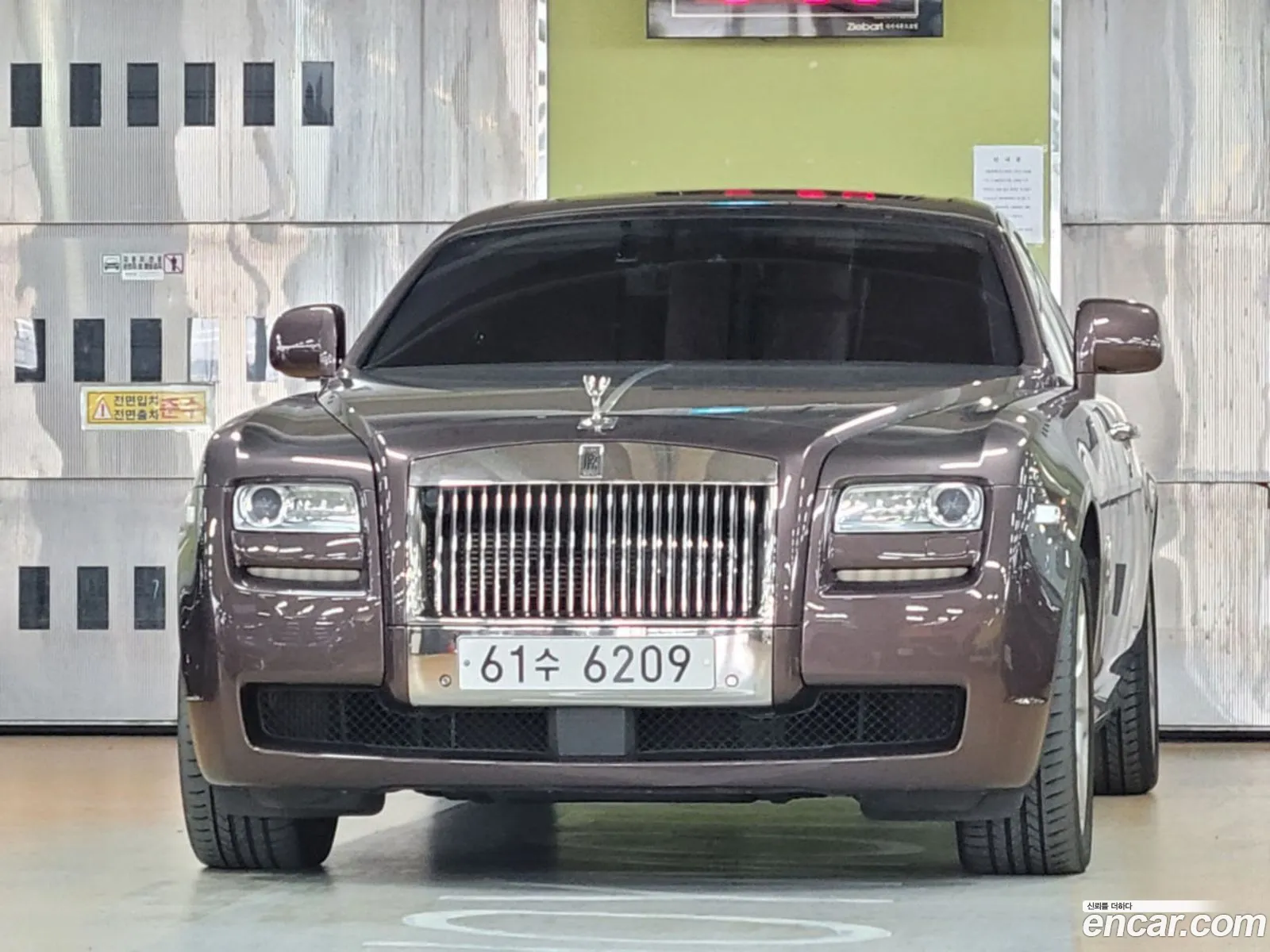 Rolls-Royce Ghost 2010 — 17