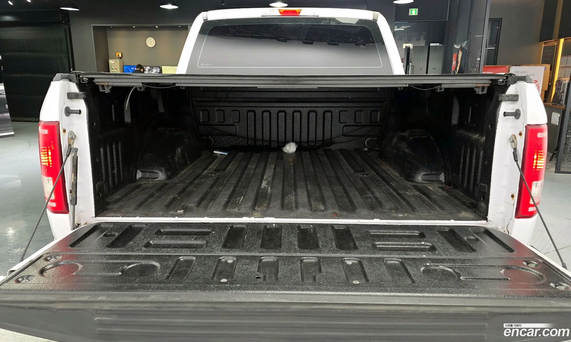 Ford F-150 2016 1FTEW1EF2GKF24692 — 18