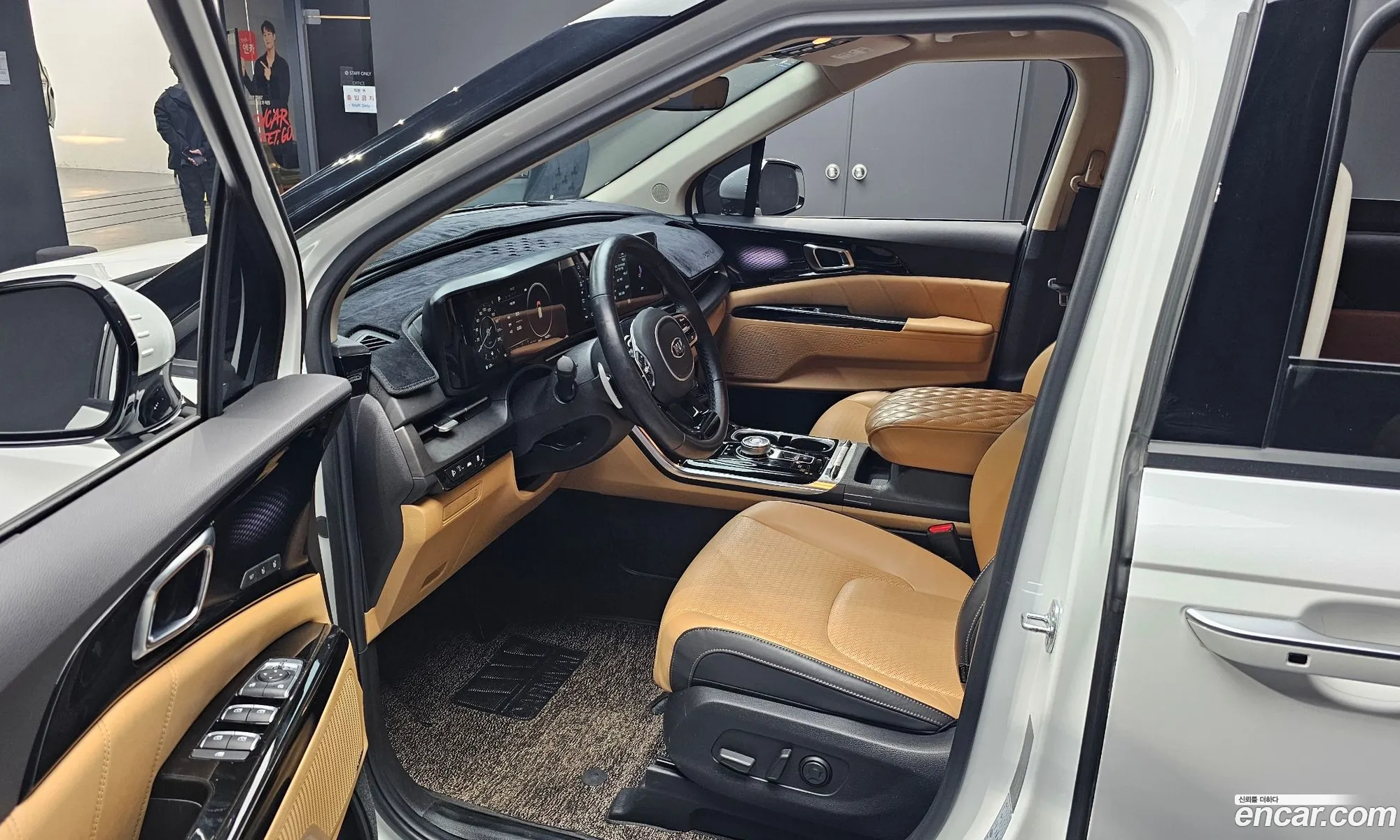 Kia Carnival 2021 — 3