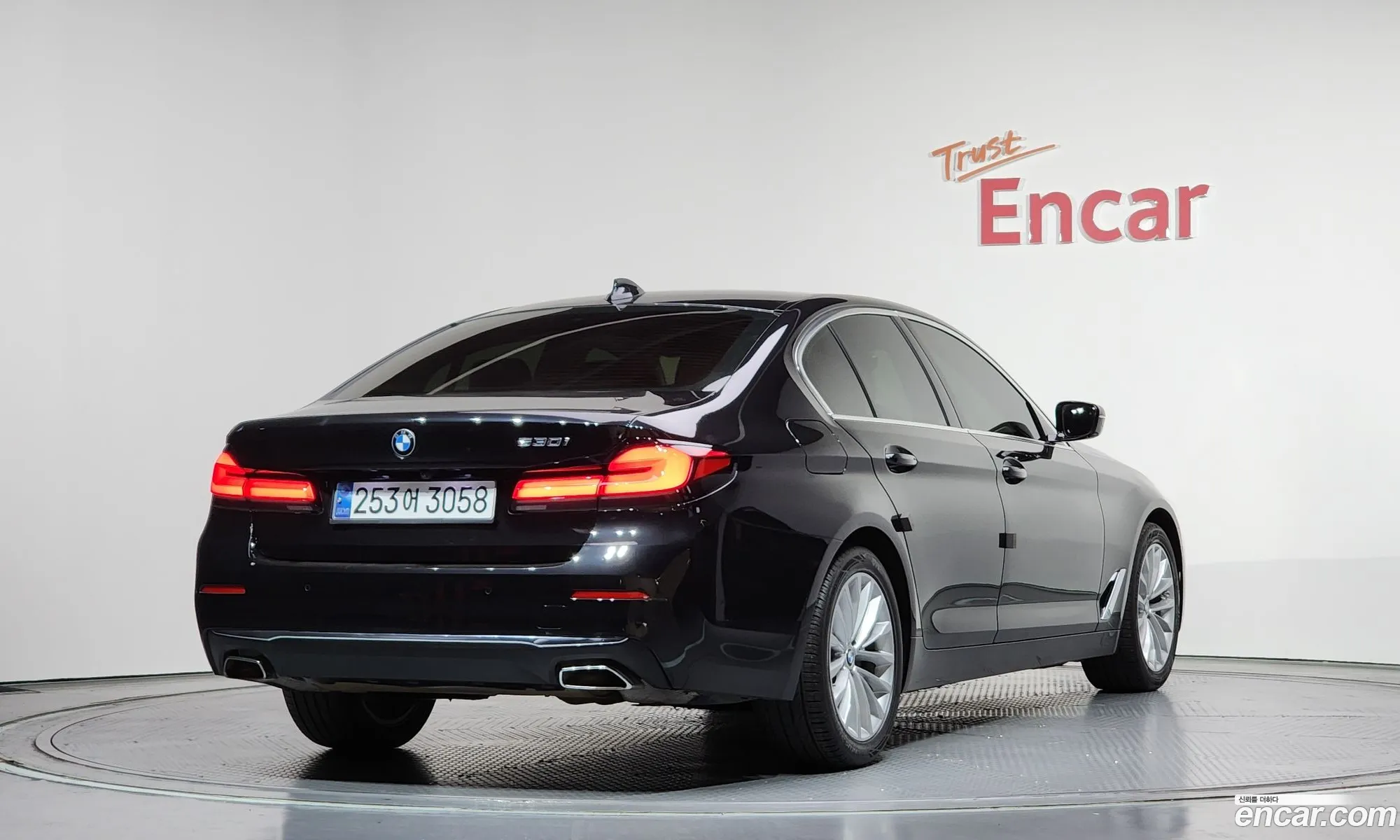 BMW 5 Series 2020 WBA71BH05MWW87956 — 18