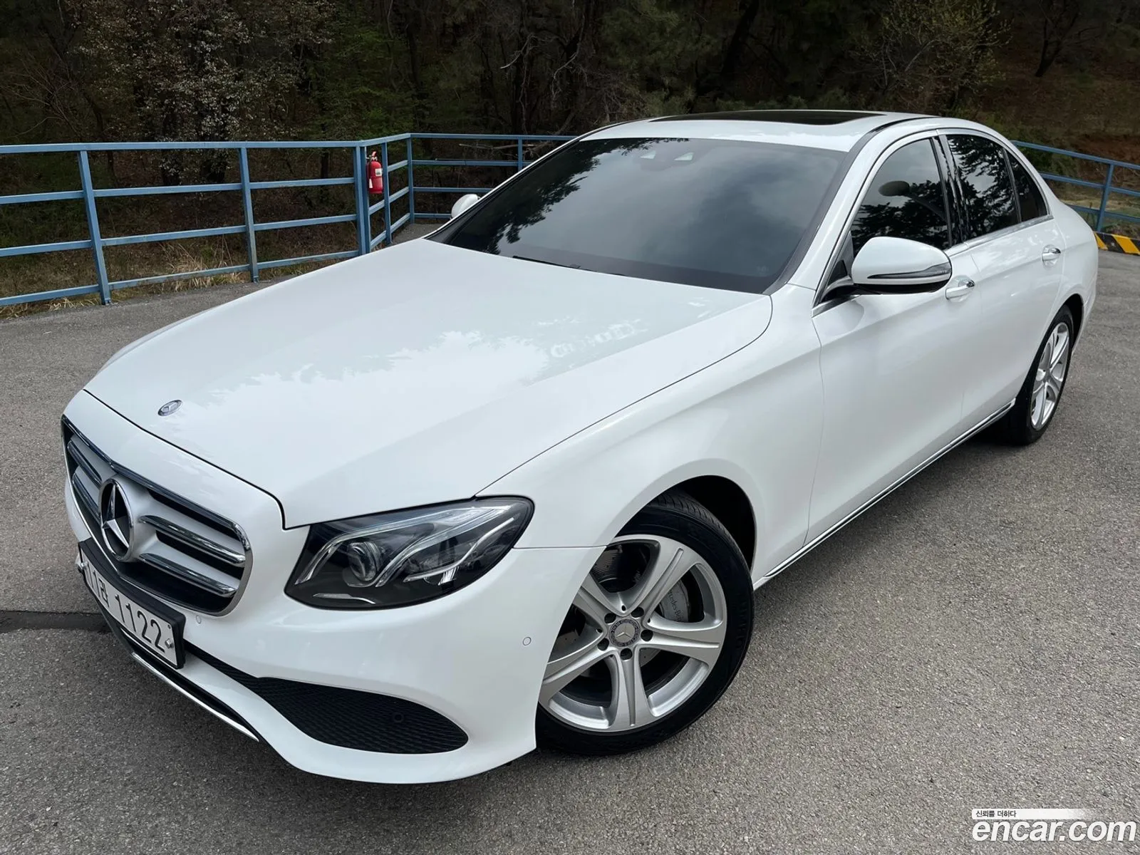 Mercedes-Benz E-Class W213 2016 — 19