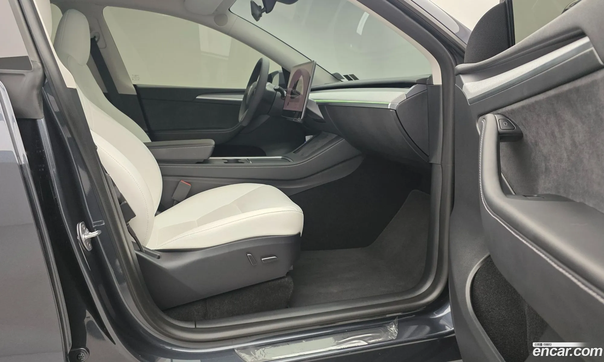 Tesla Model Y 2025 — 11