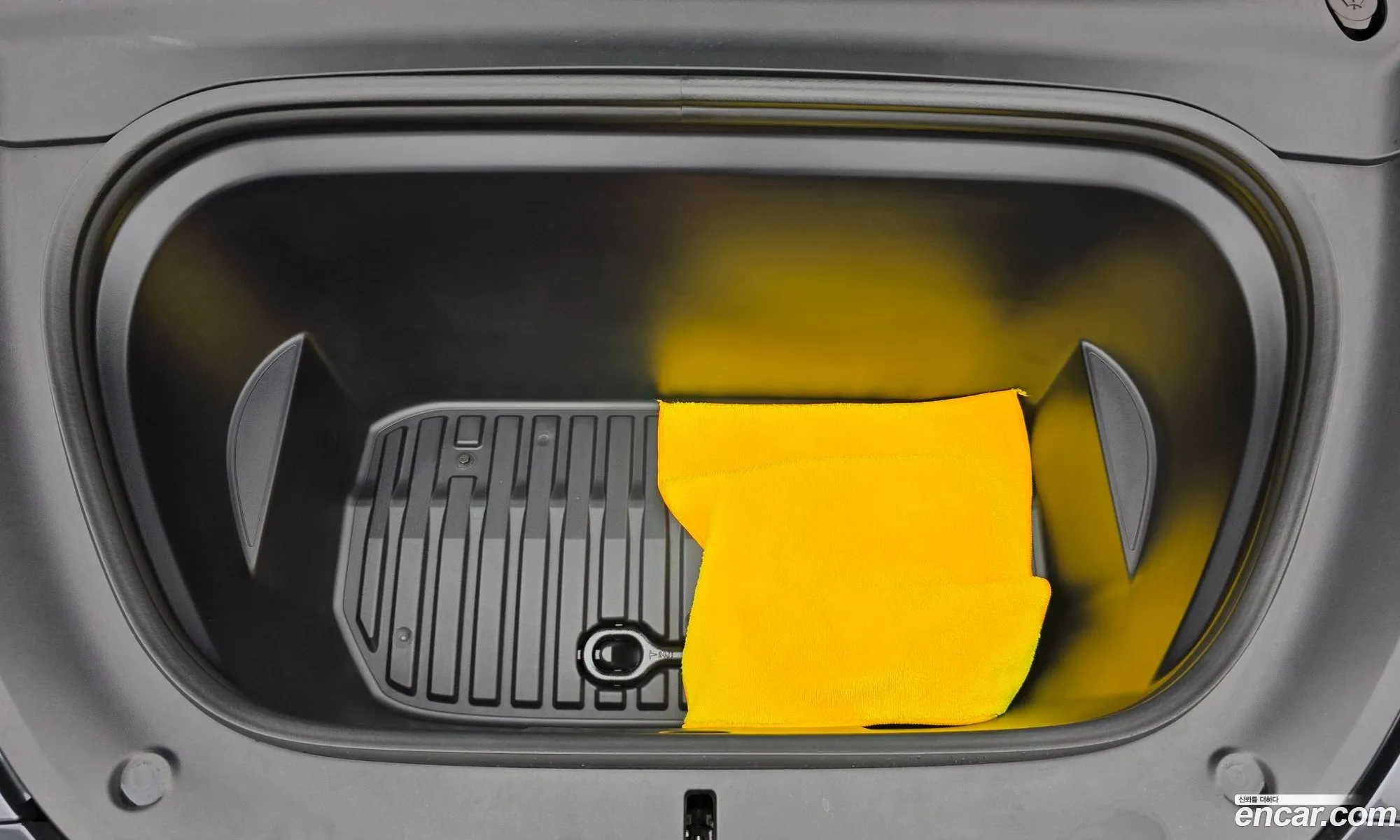 Tesla Model Y 2025 — 6