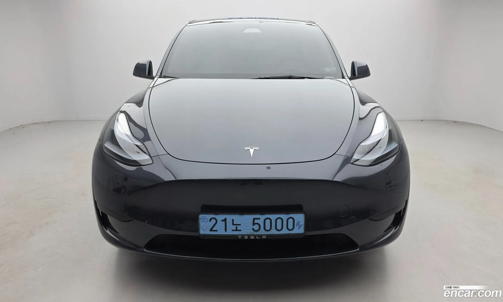 Tesla Model Y 2025 — 8