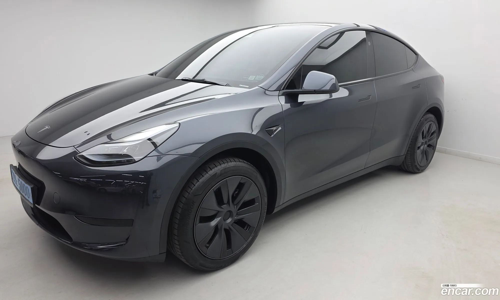 Tesla Model Y 2025 — 16