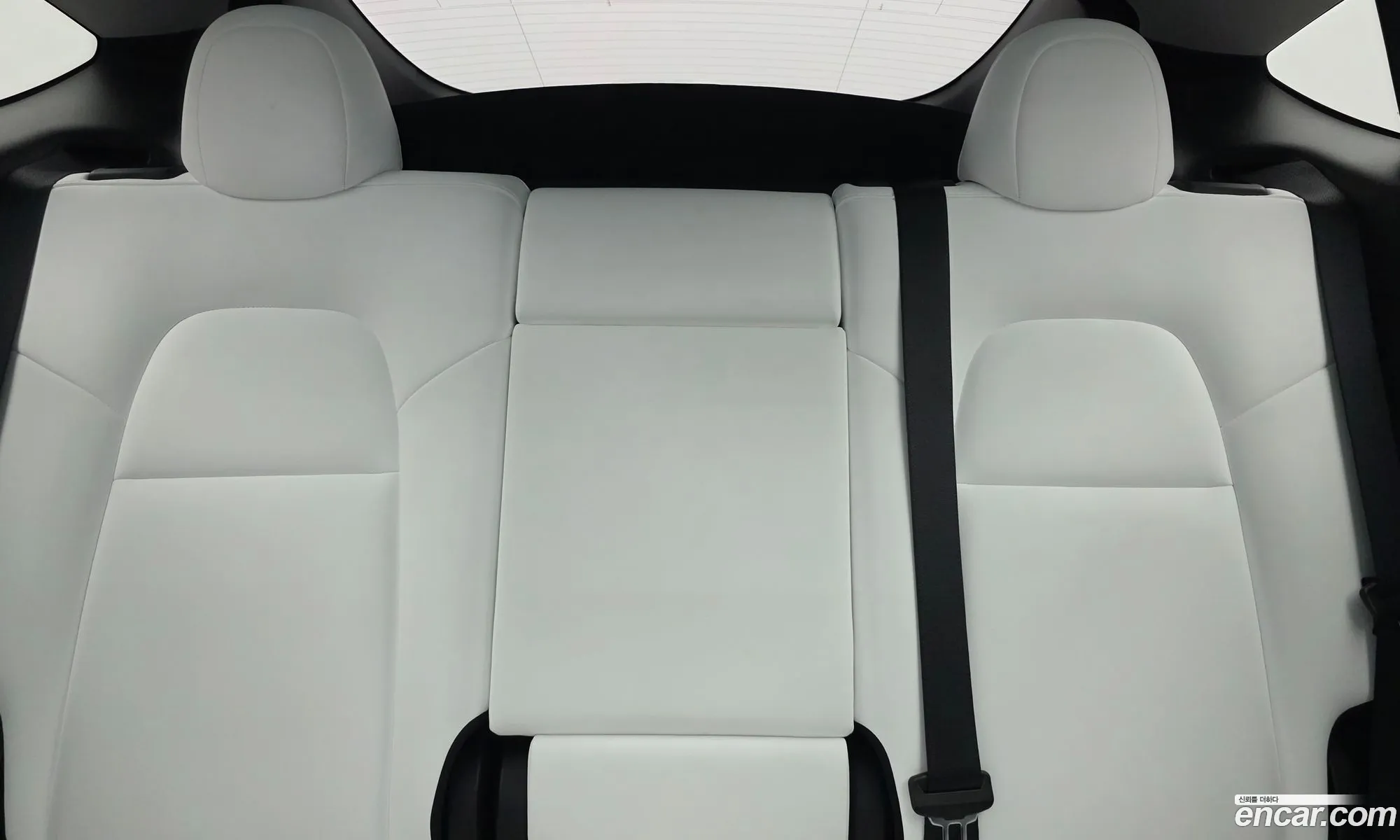 Tesla Model Y 2025 — 13