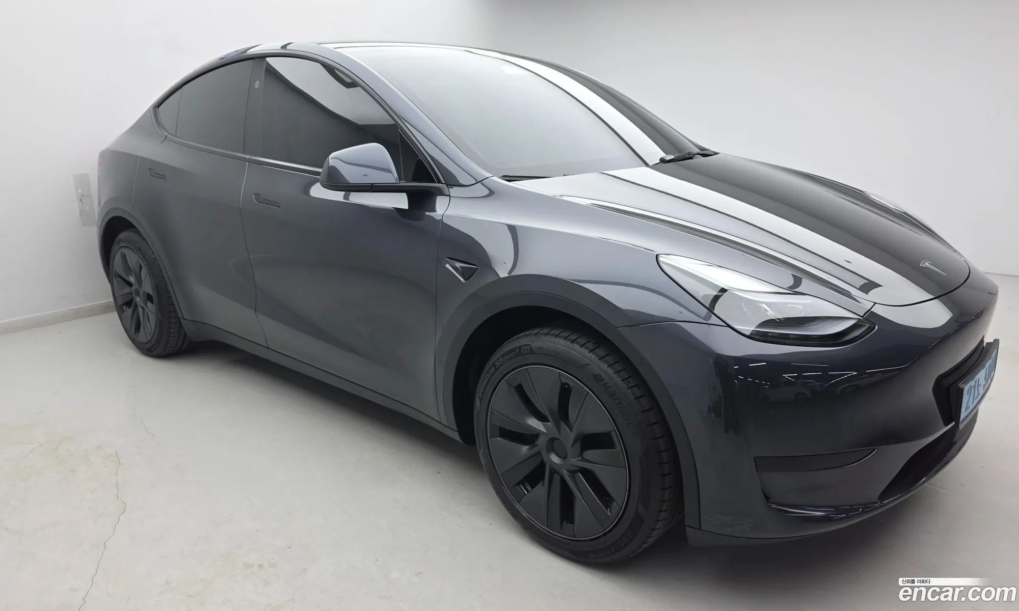 Tesla Model Y 2025 — 17