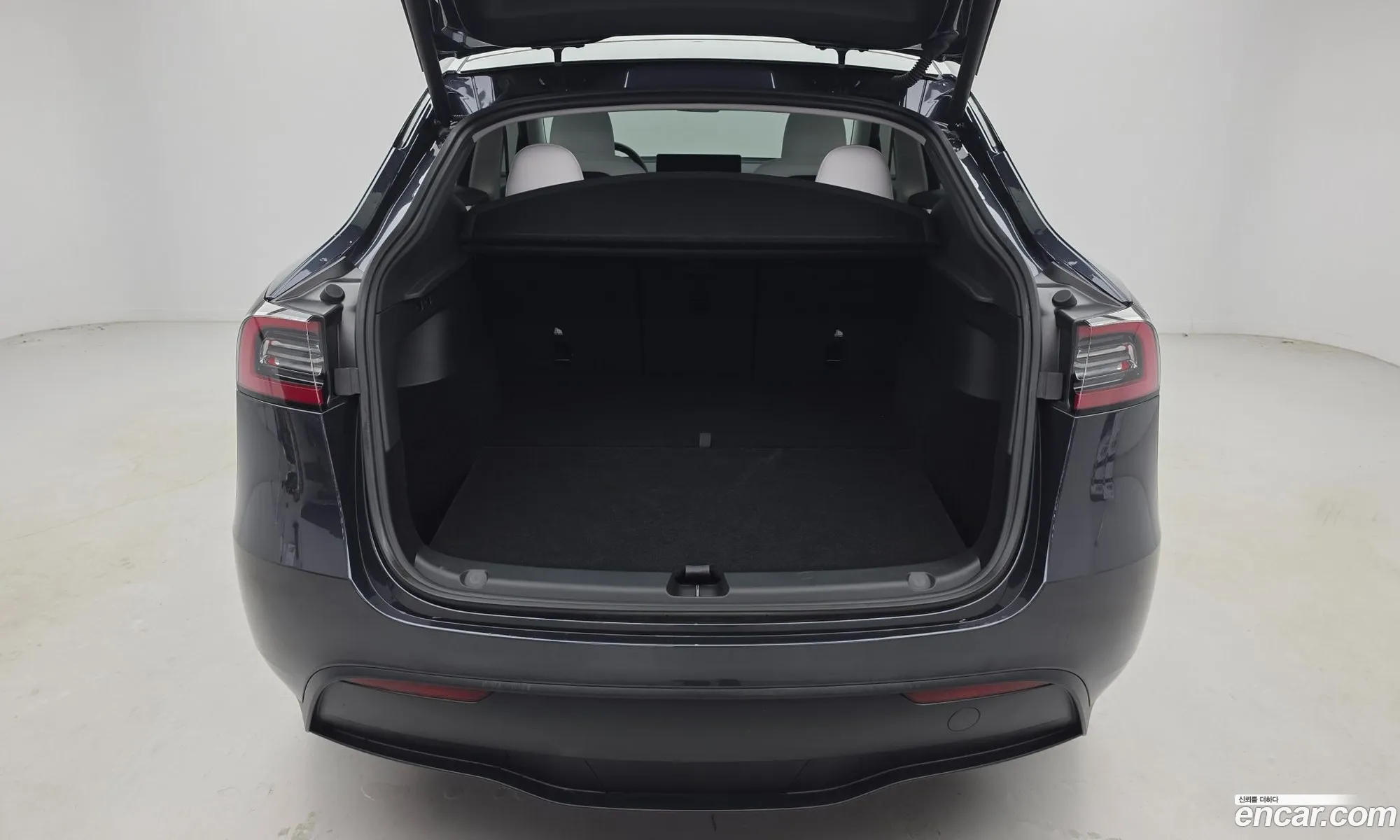 Tesla Model Y 2025 — 7