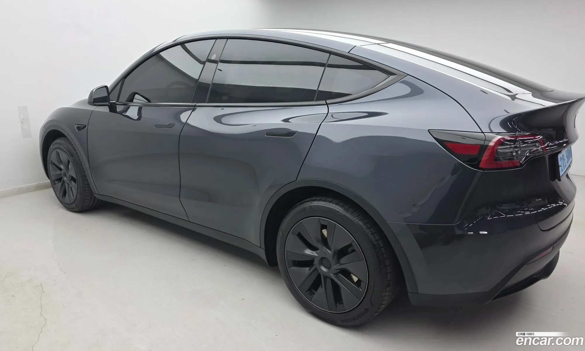 Tesla Model Y 2025 — 14