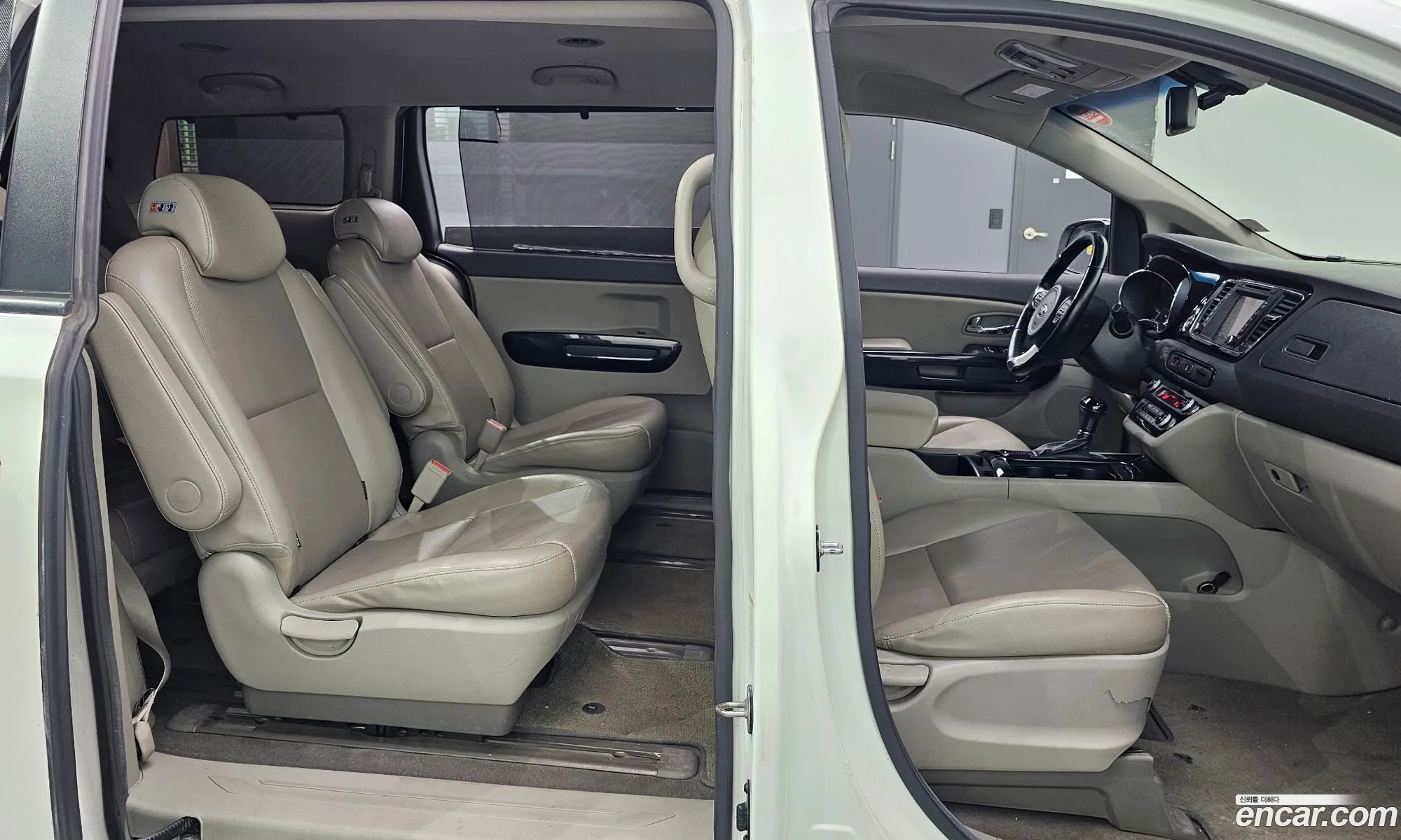 Kia Carnival 2015 — 16