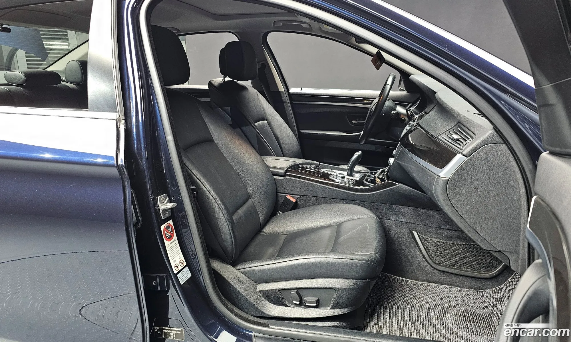 BMW 5 Series 2011 — 17