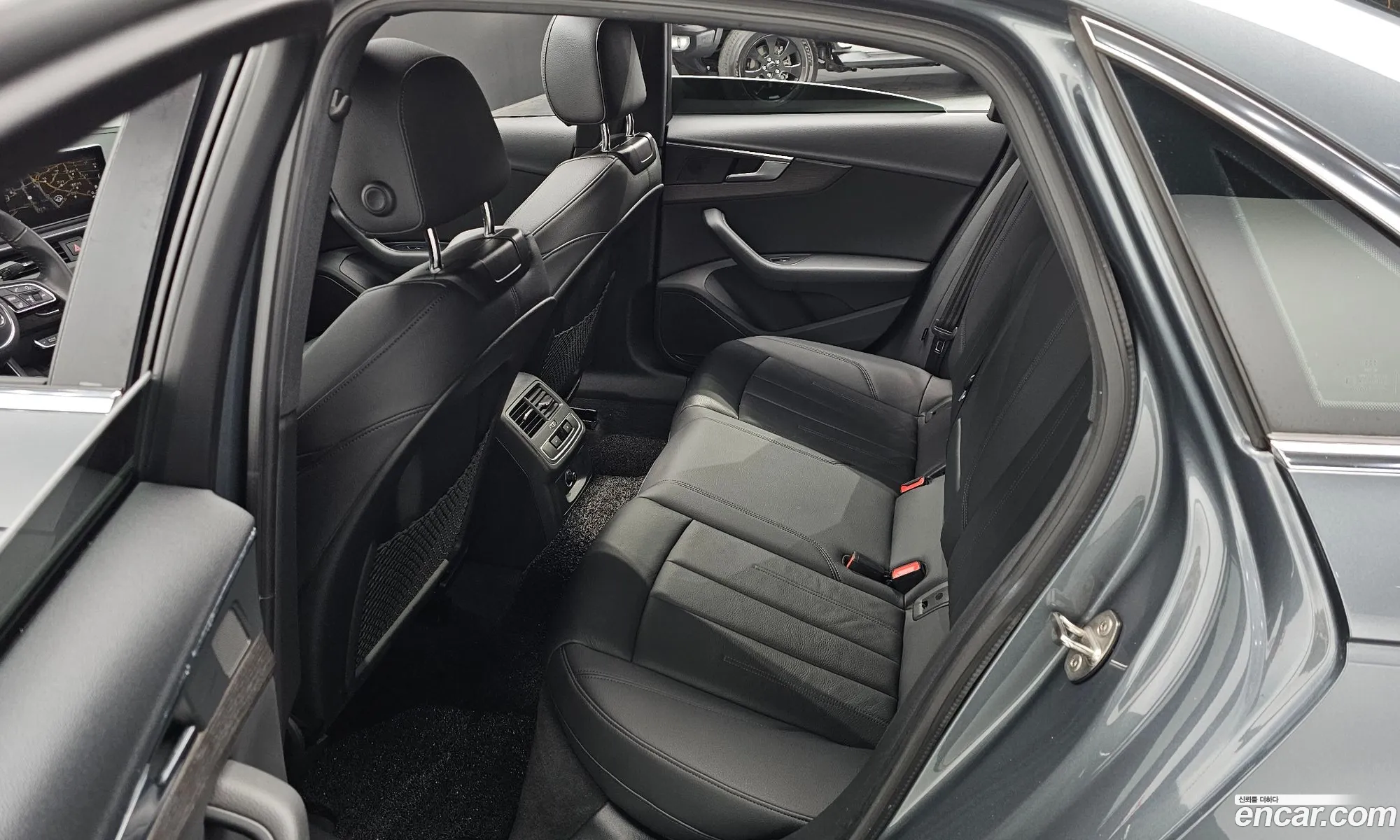Audi A4 2019 WAUZZZF4XKN022411 — 17