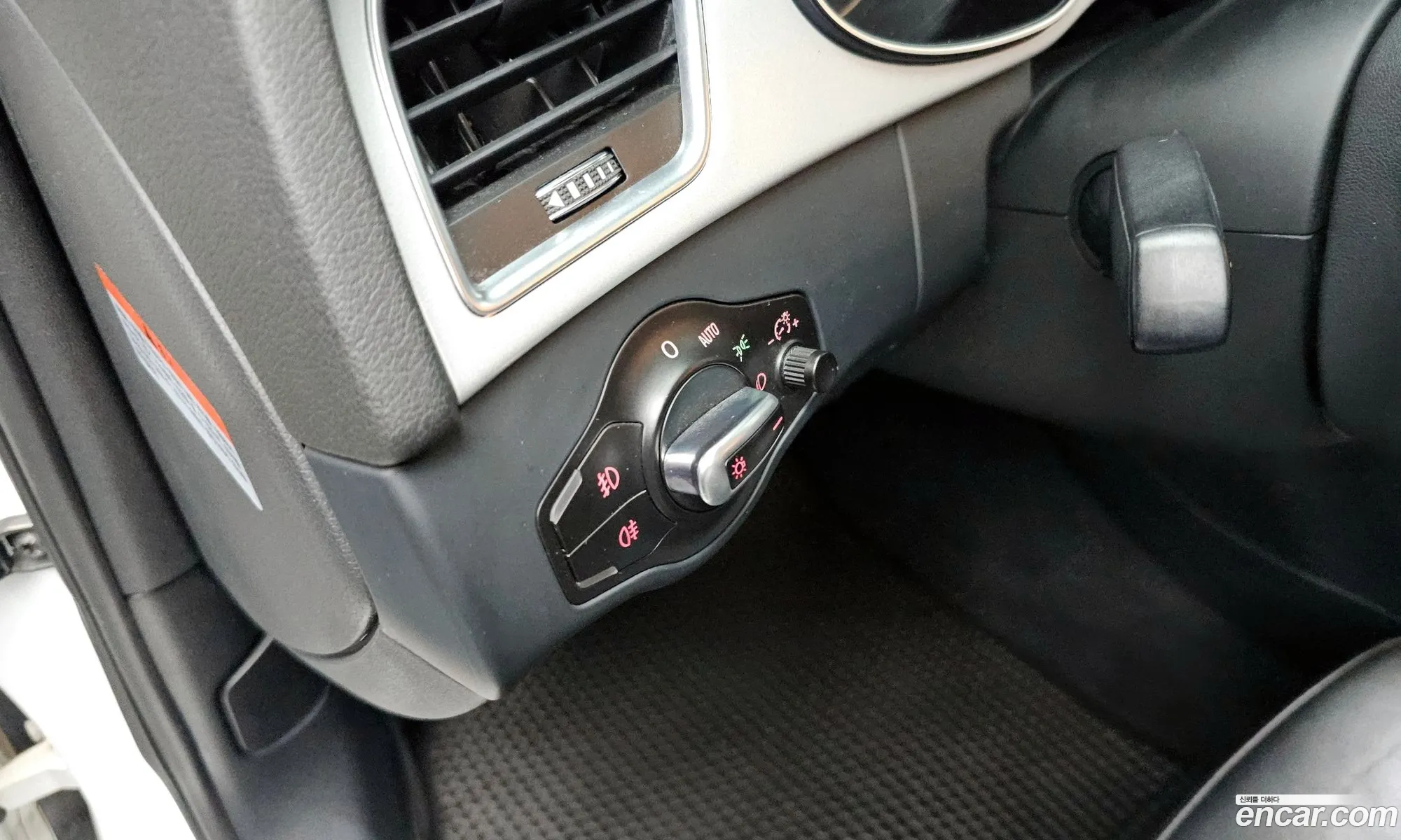 Audi A4 2015 WAUZZZ8K9FN030680 — 3