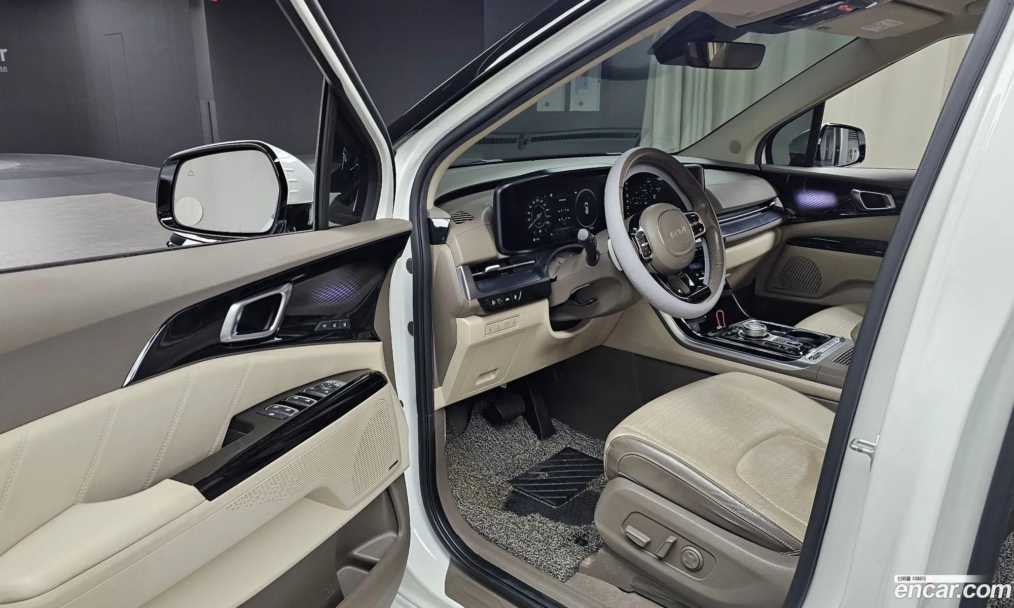 Kia Carnival 2023 — 18