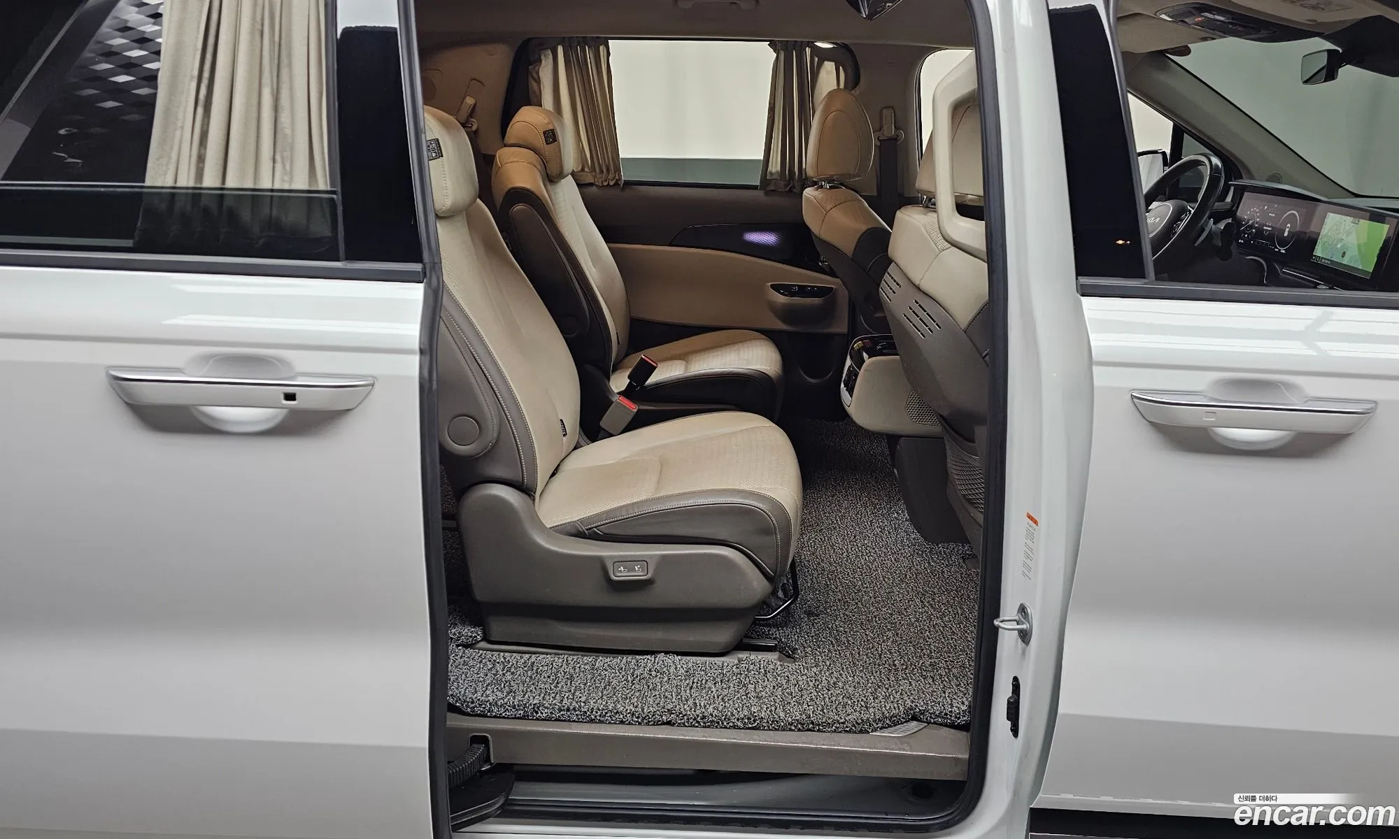 Kia Carnival 2023 — 11