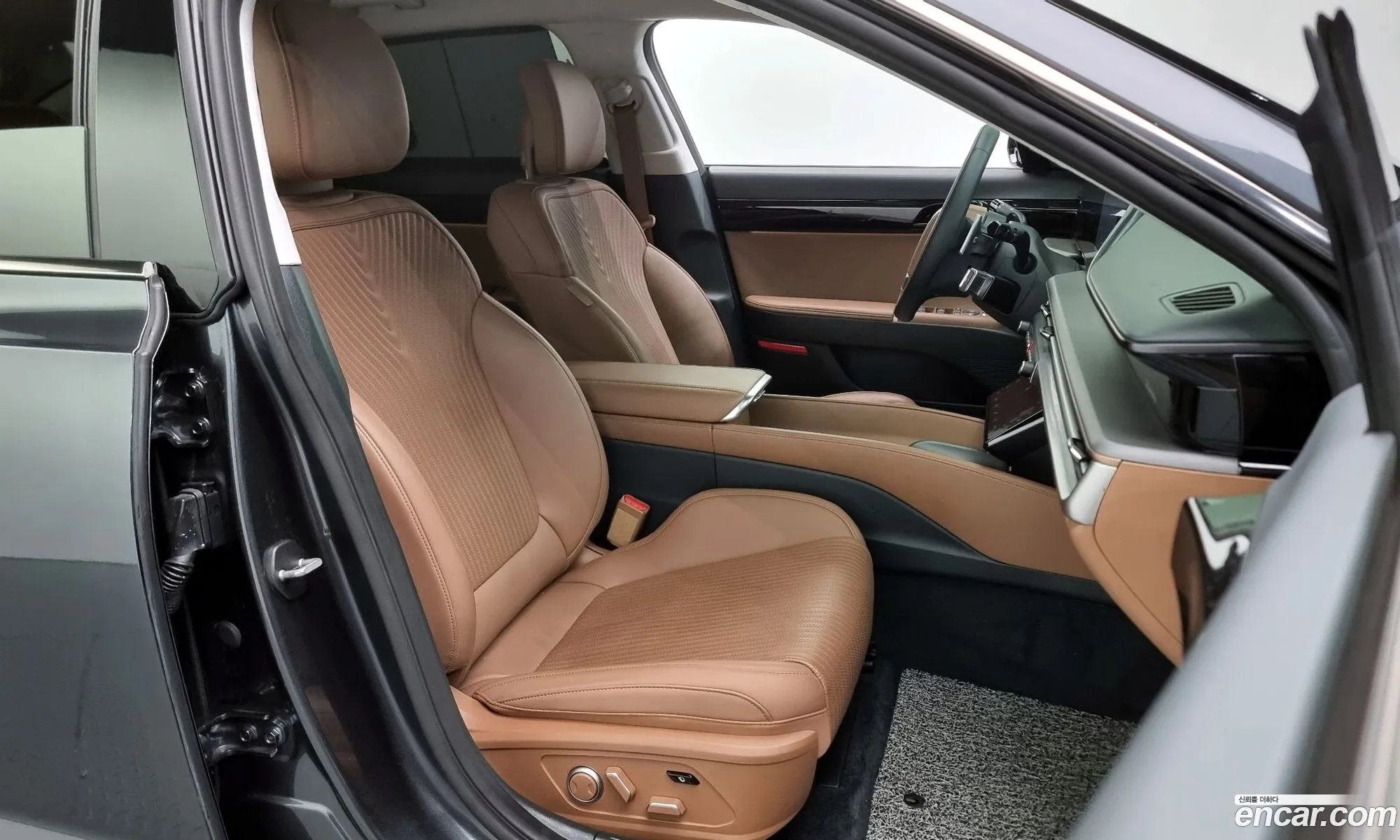 Hyundai Grandeur Hybrid 2023 — 12