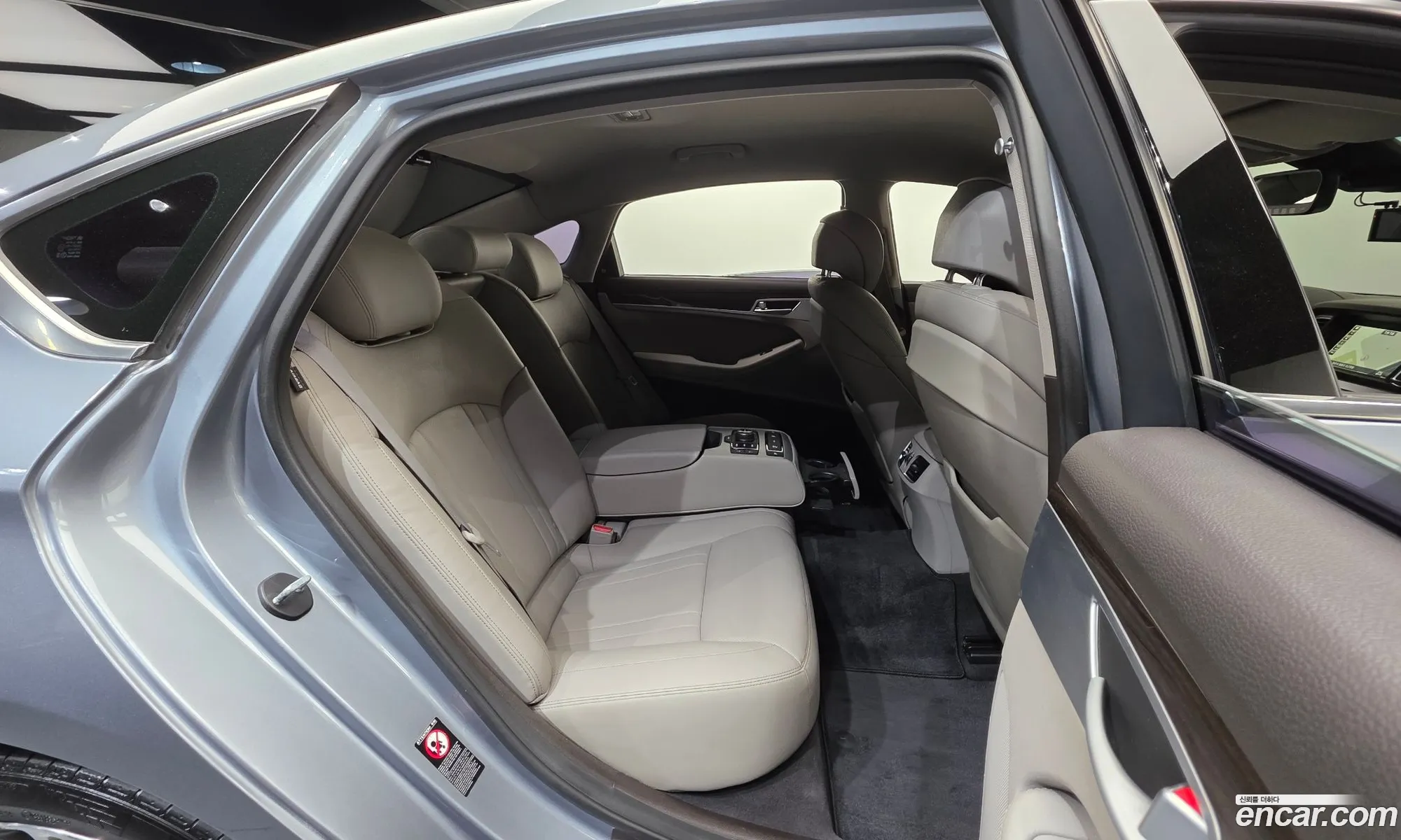Genesis G80 2016 — 16