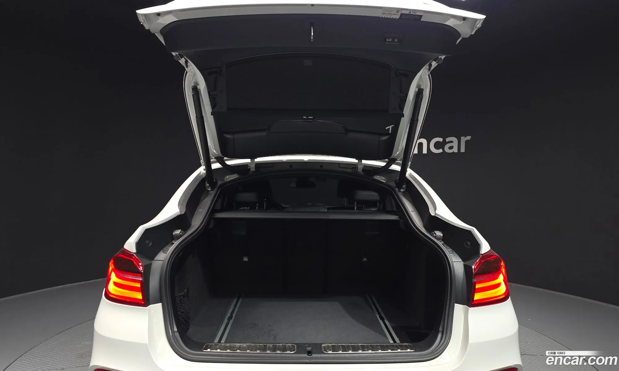 BMW X4 2018 WBAXX110XJ0Y50571 — 4