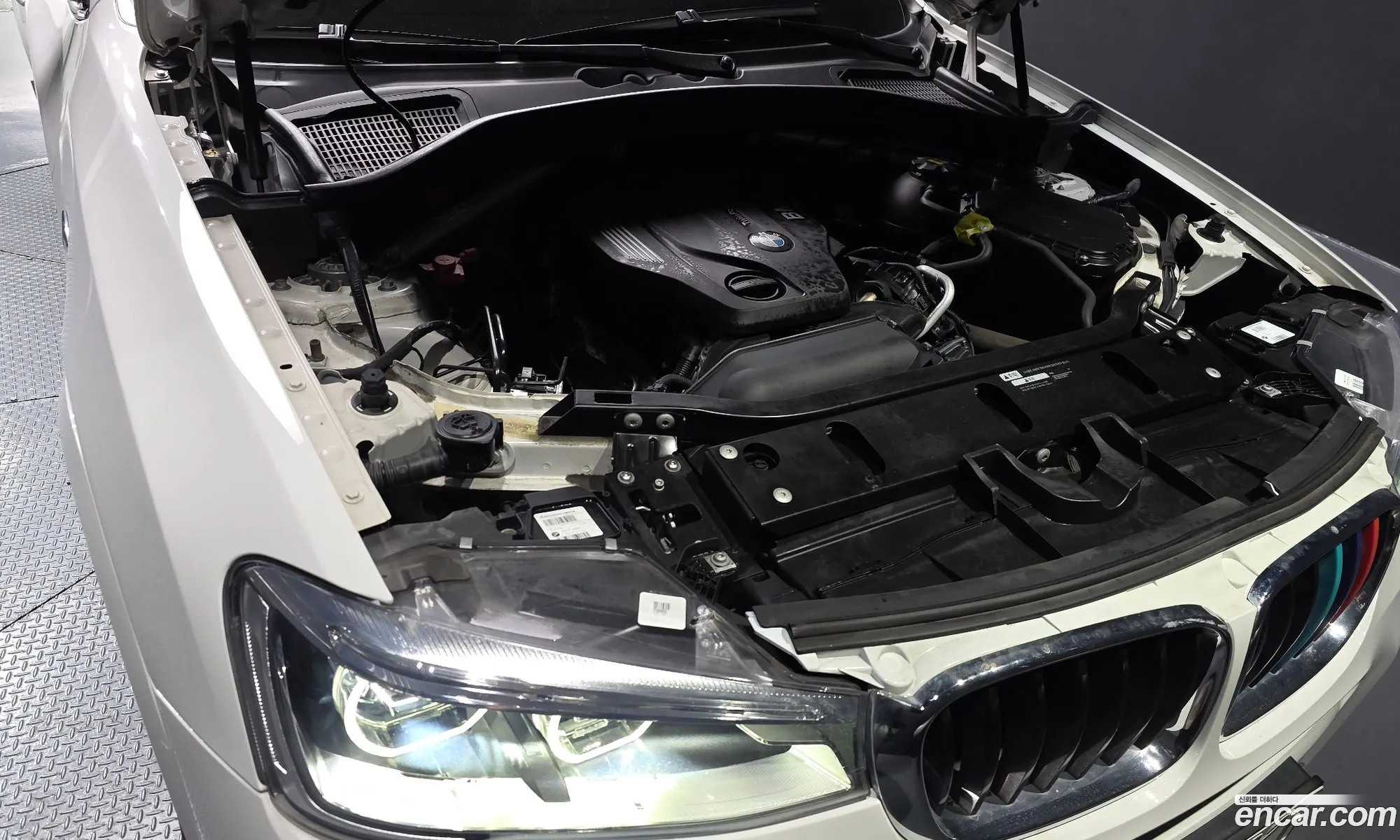 BMW X4 2018 WBAXX110XJ0Y50571 — 12