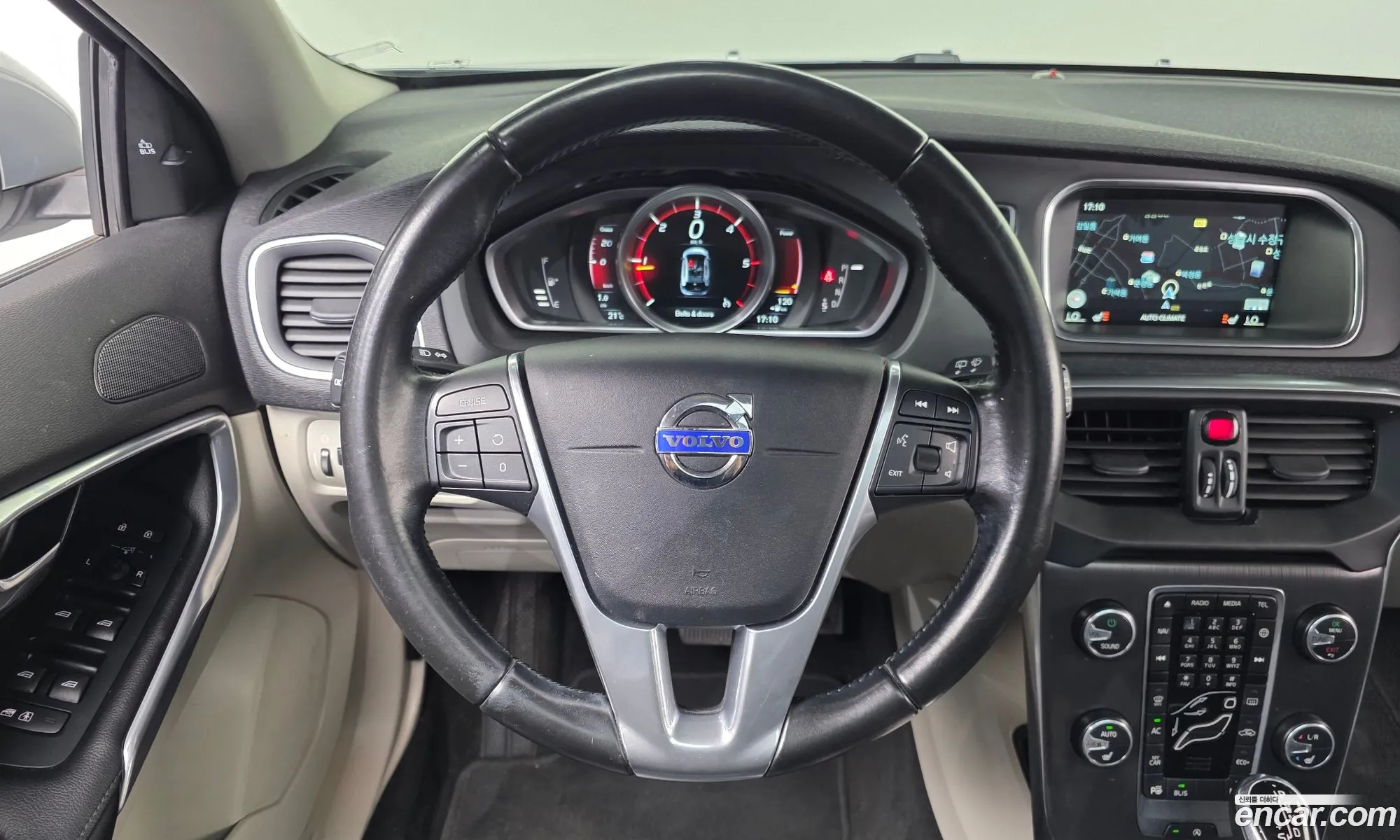 Volvo V40 2015 YV1MV79K0G2277662 — 18
