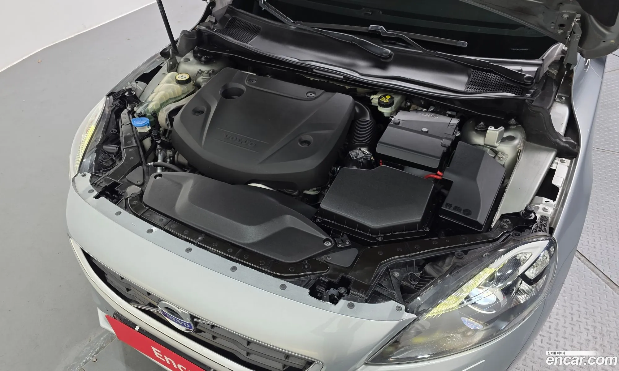 Volvo V40 2015 YV1MV79K0G2277662 — 8