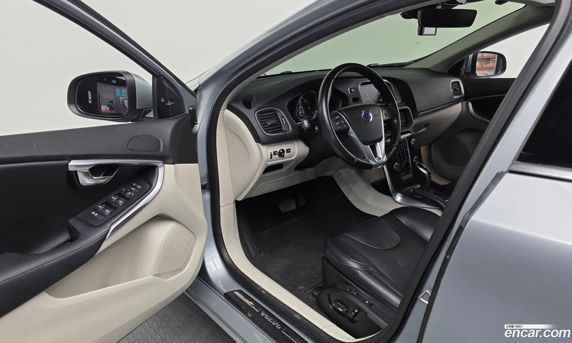 Volvo V40 2015 YV1MV79K0G2277662 — 3