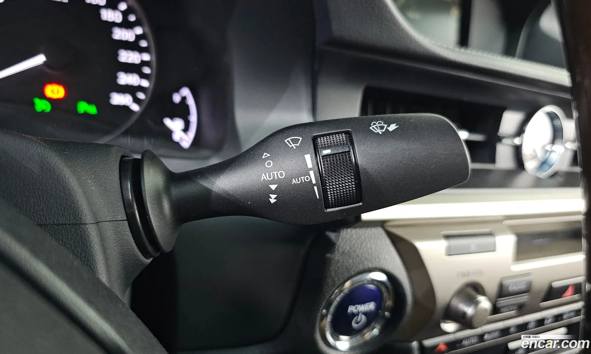 Lexus ES300h 2014 — 13
