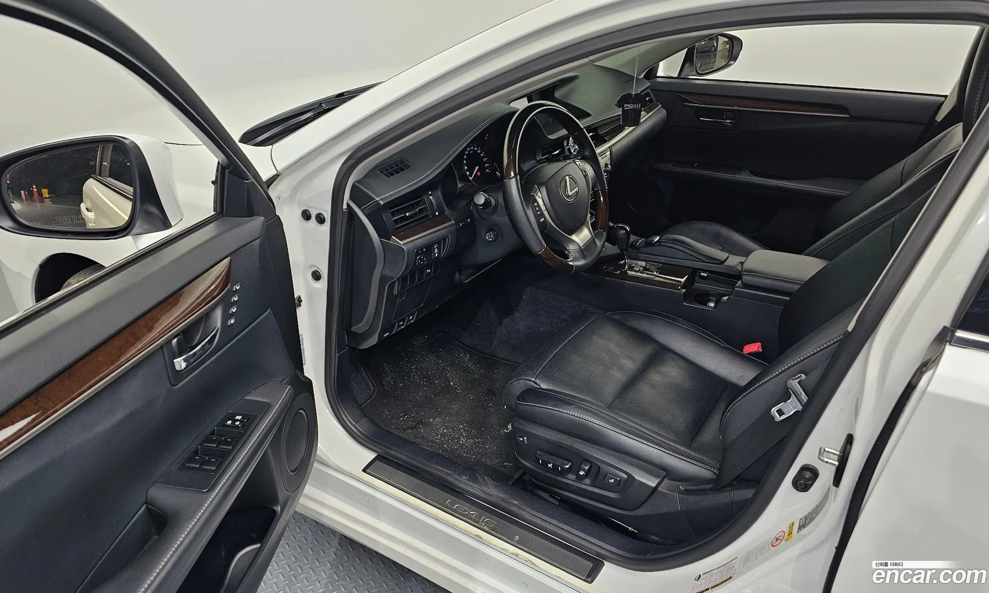 Lexus ES300h 2014 — 17