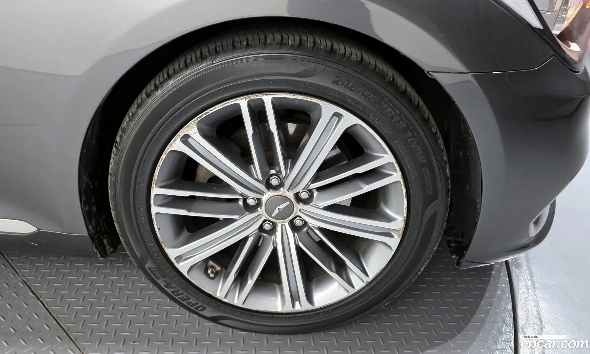 Genesis G80 2016 — 17