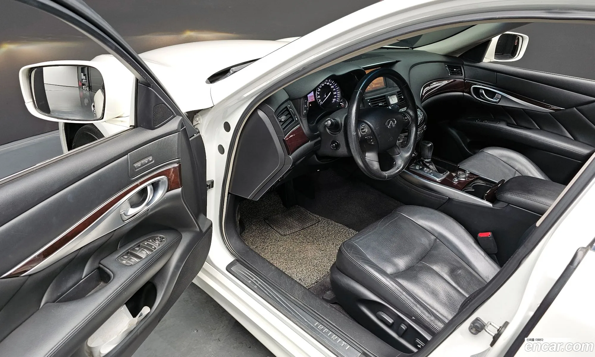Infiniti M37