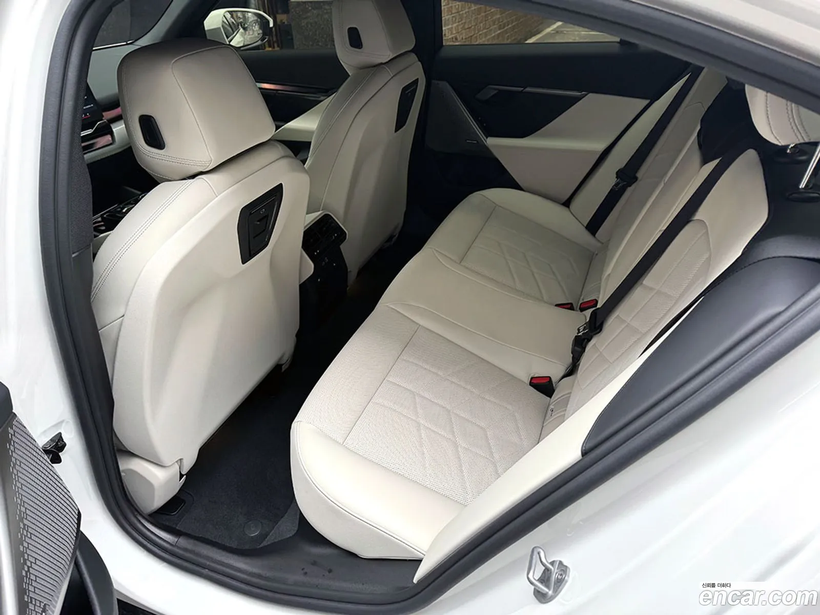 BMW 5 Series 2026 — 6