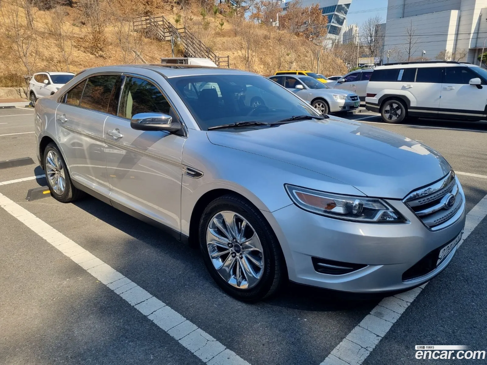 Ford Taurus 2011 — 18