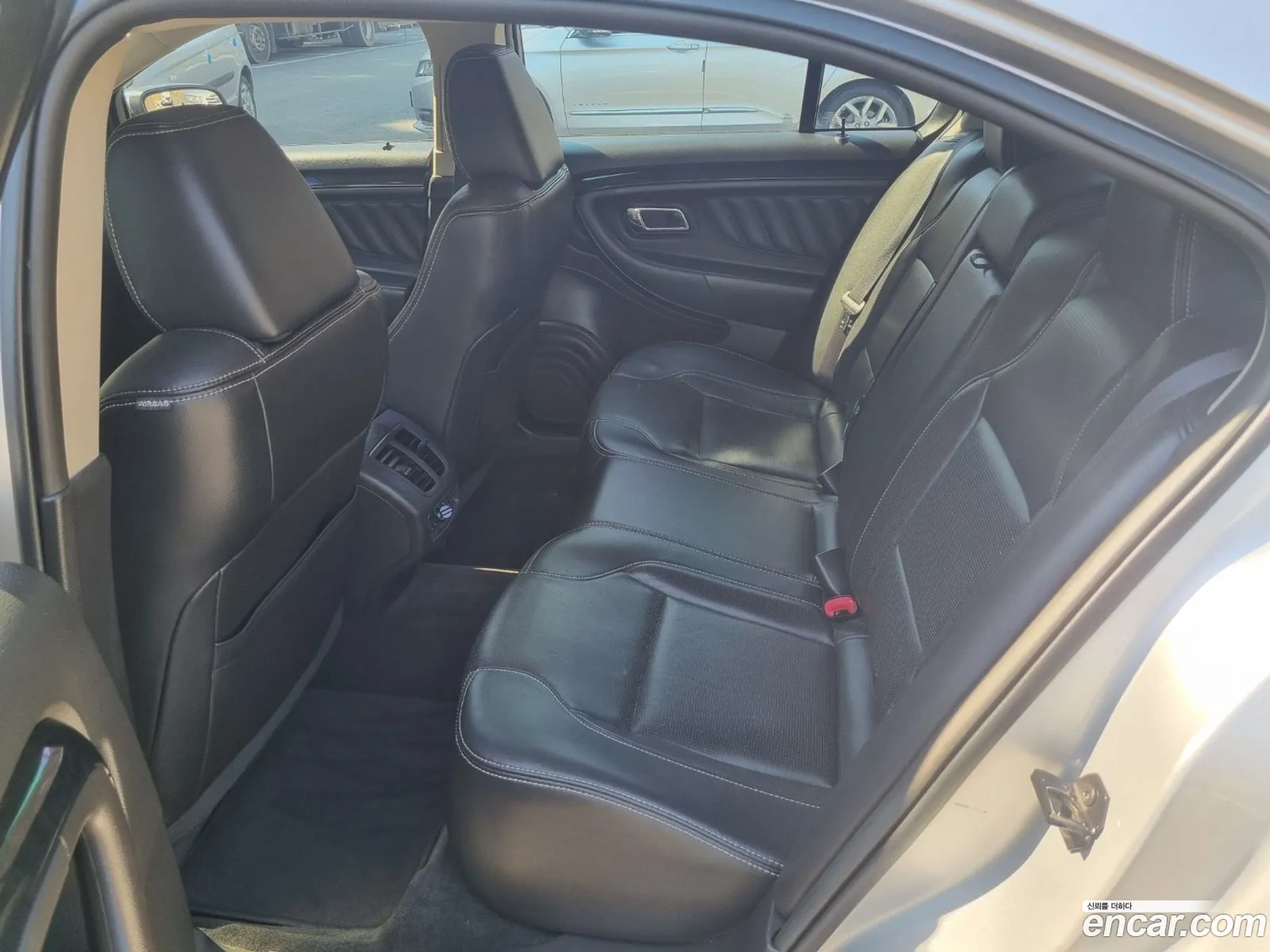 Ford Taurus 2011 — 2