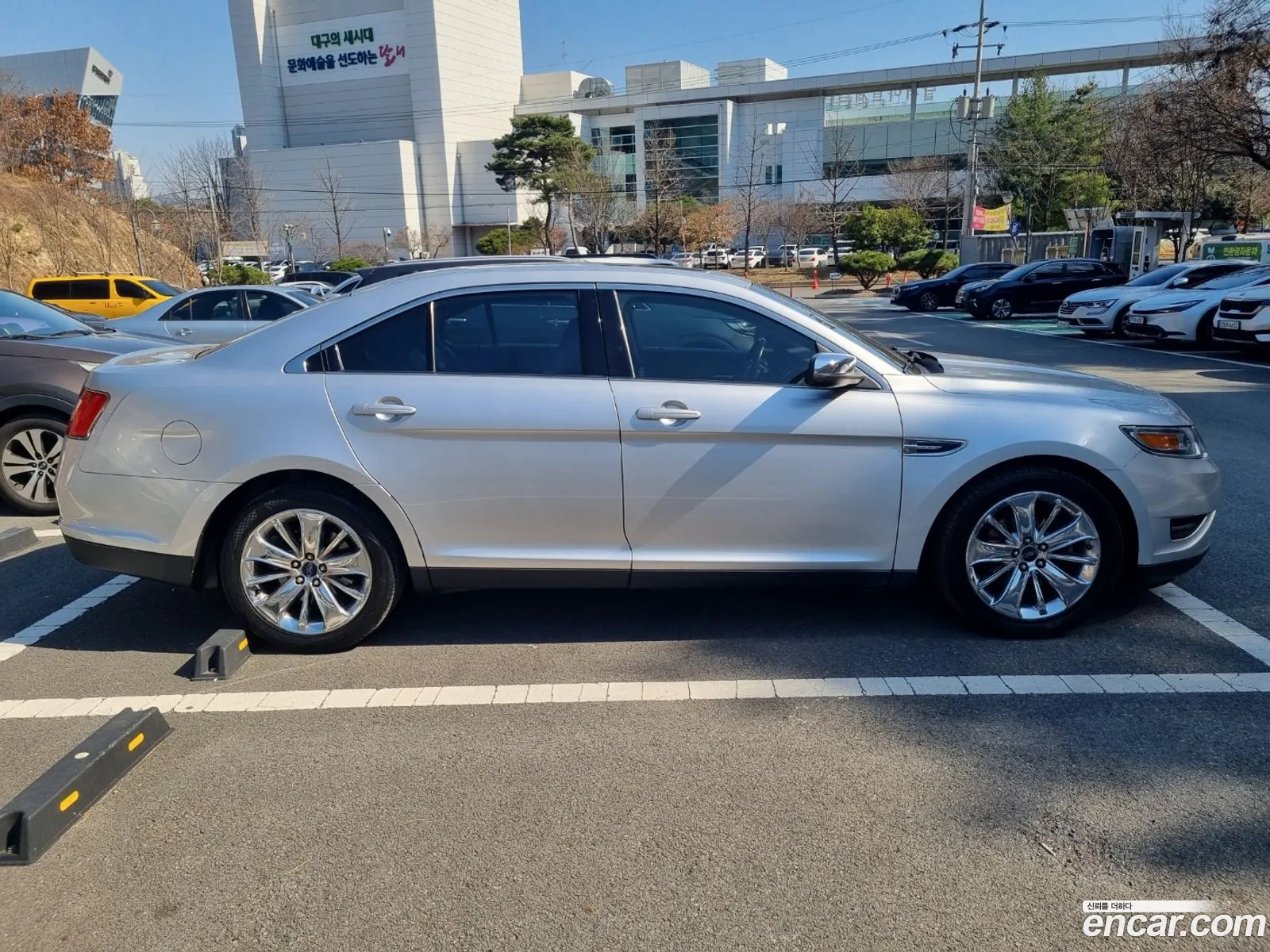 Ford Taurus 2011 — 10