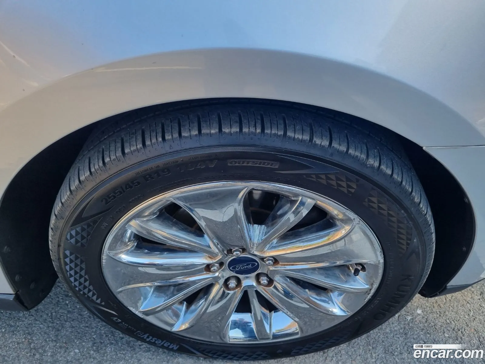 Ford Taurus 2011 — 17