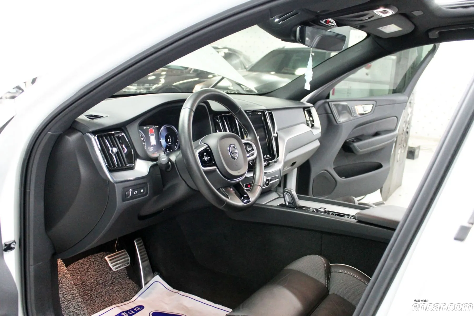 Volvo XC60 2021 — 13